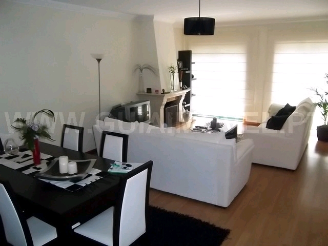 Moradia Geminada T4+1