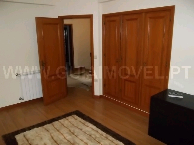 Moradia Geminada T4+1