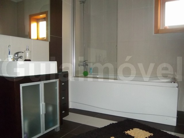 Moradia Geminada T4
