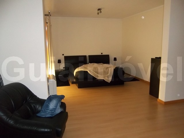Moradia Geminada T4