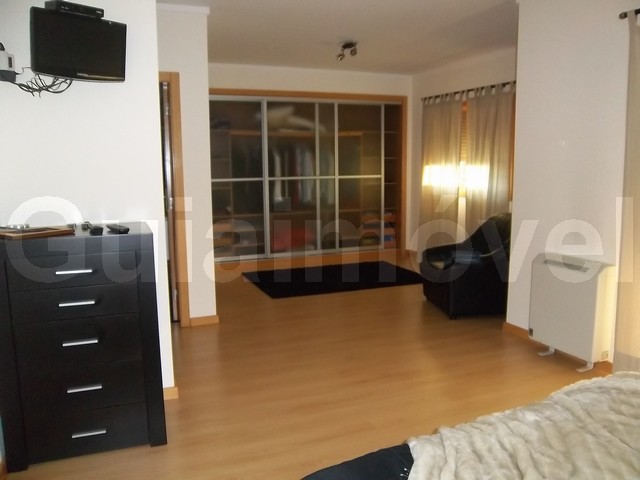 Moradia Geminada T4