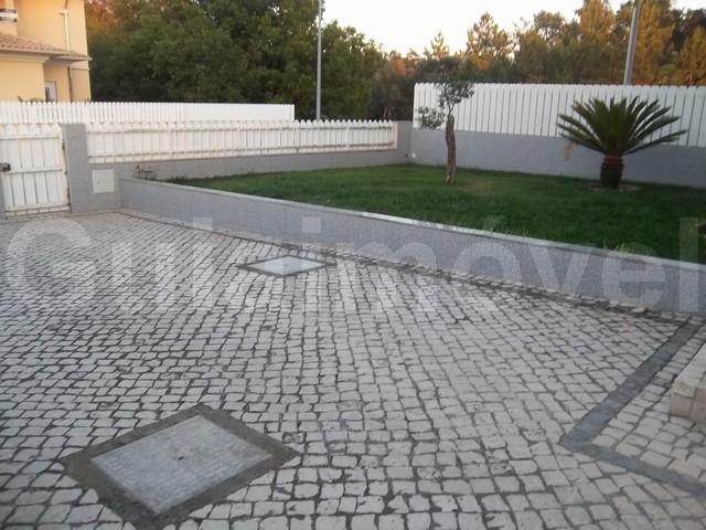 Moradia Geminada T4