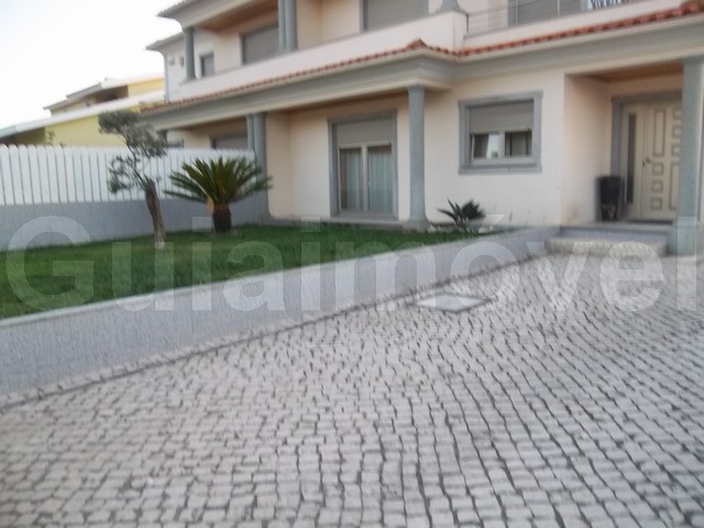 Moradia Geminada T4