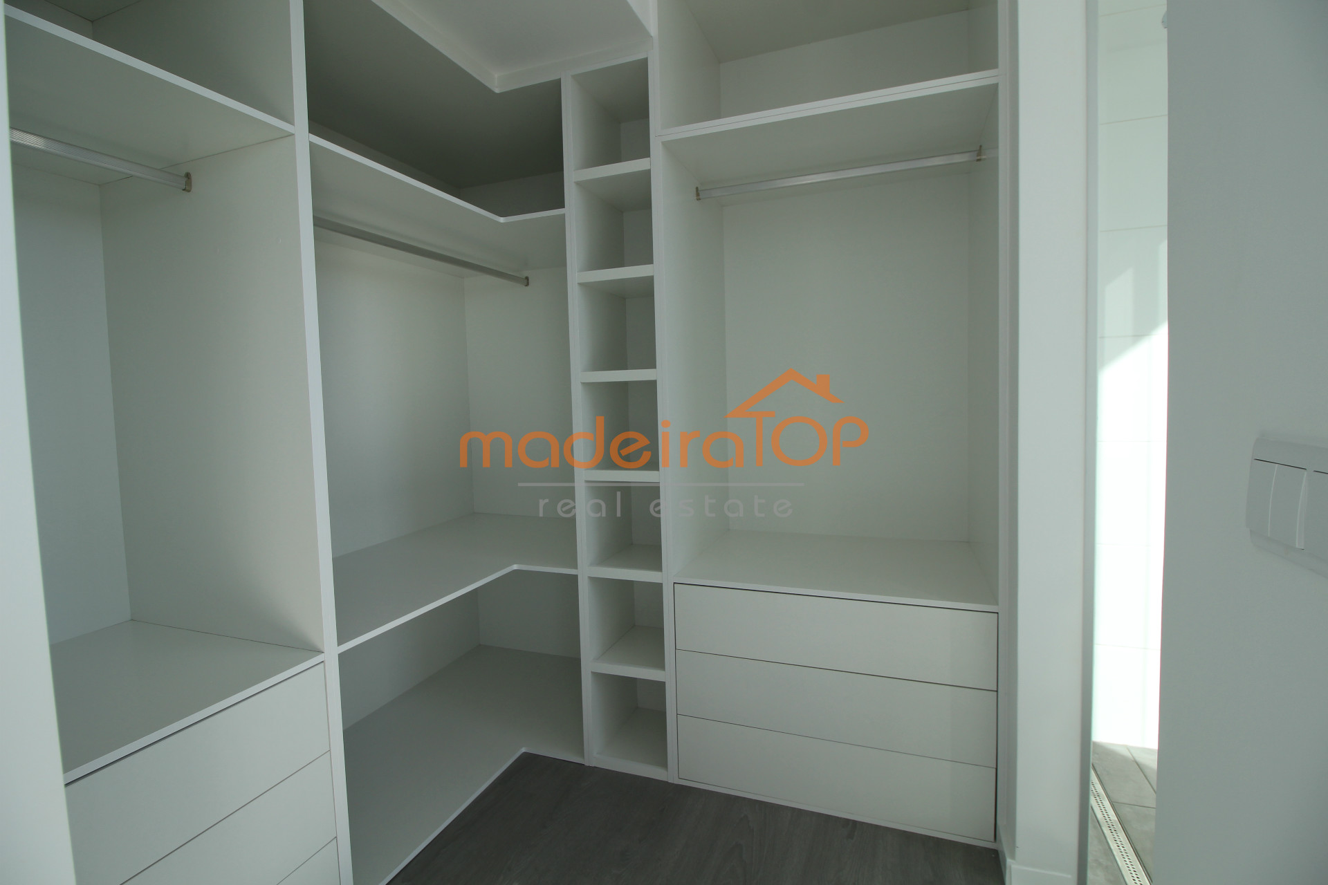 Fantastischer Haus moderner Stil V3 in Funchal.