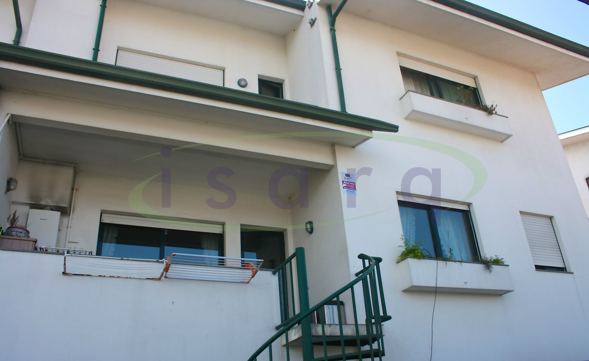 Maison jumelée 6 Chambre(s)