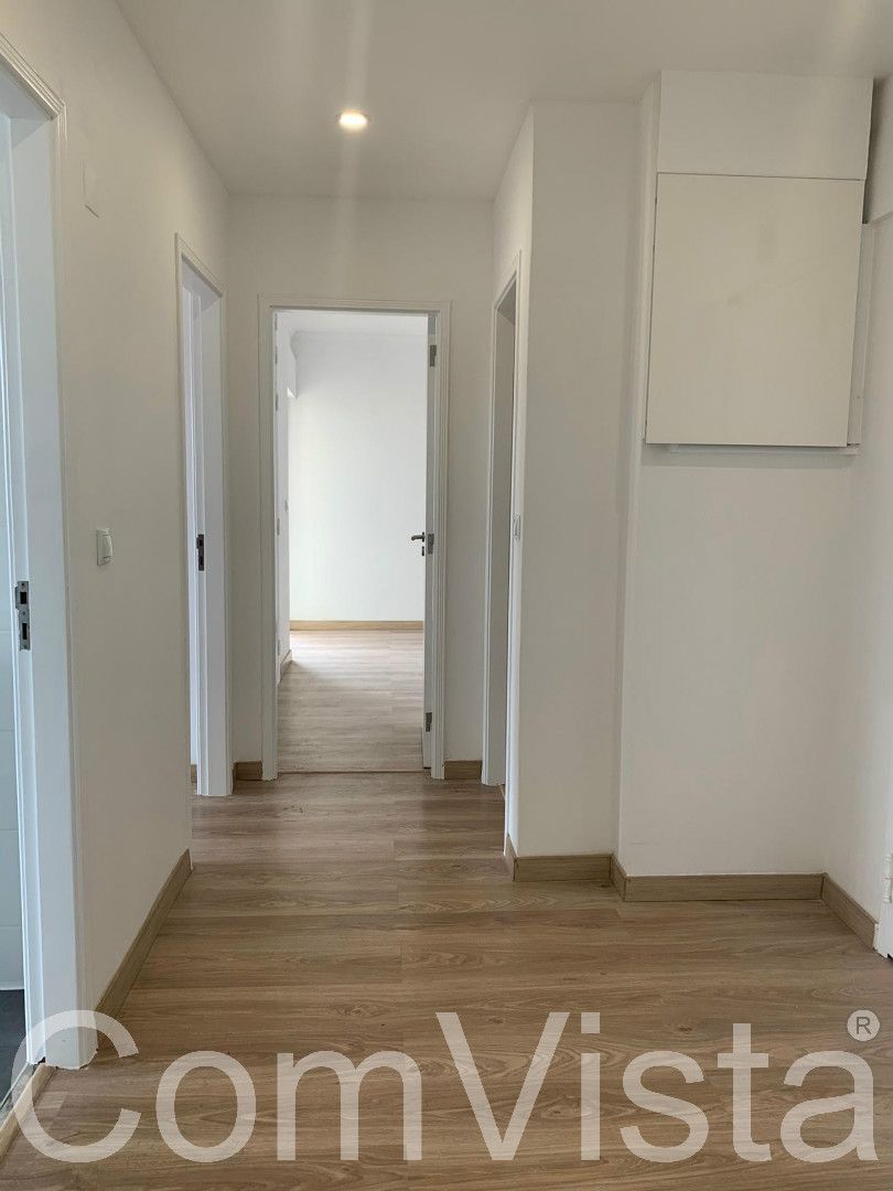Apartamento T2 em Santa Clara, Lisboa, remodelado