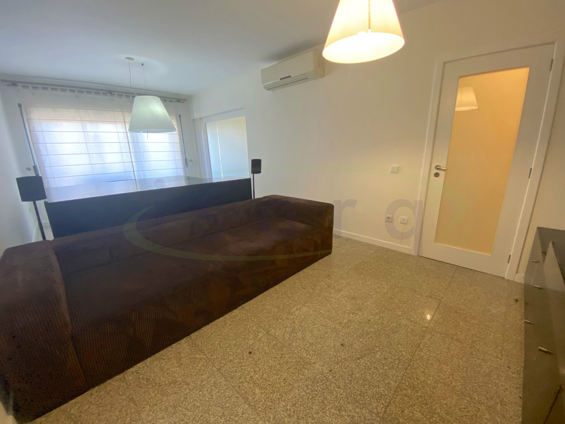 2 bedroom apartment in excellent condition in the center of Trofa;