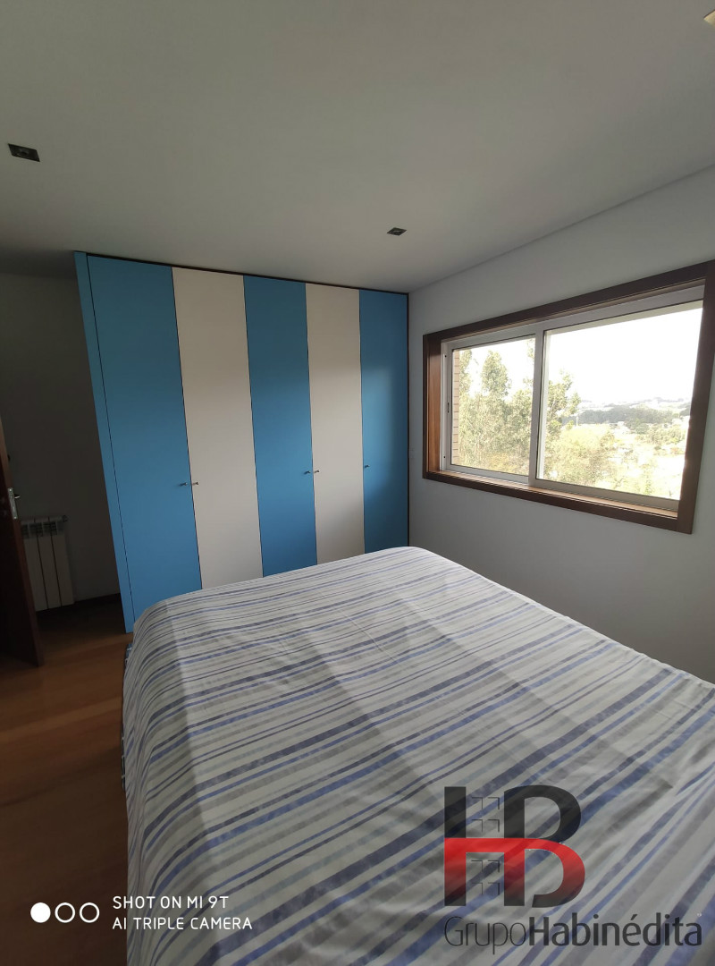 Luxuoso T3 mobilado com terraço.