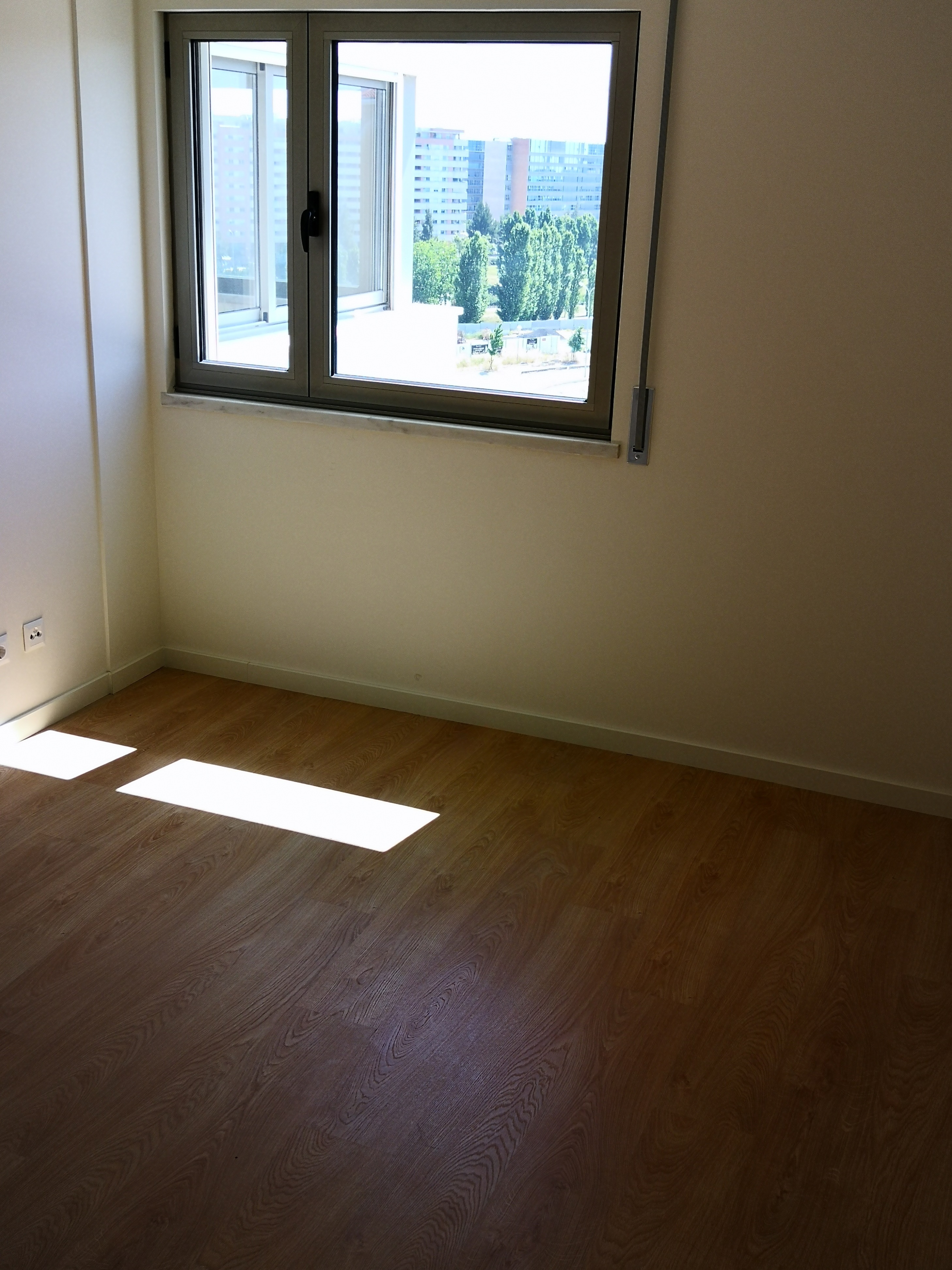 T1 - ARRENDAMENTO - COZINHA EQUIPADA - LUGAR DE ESTACIONAMENTO