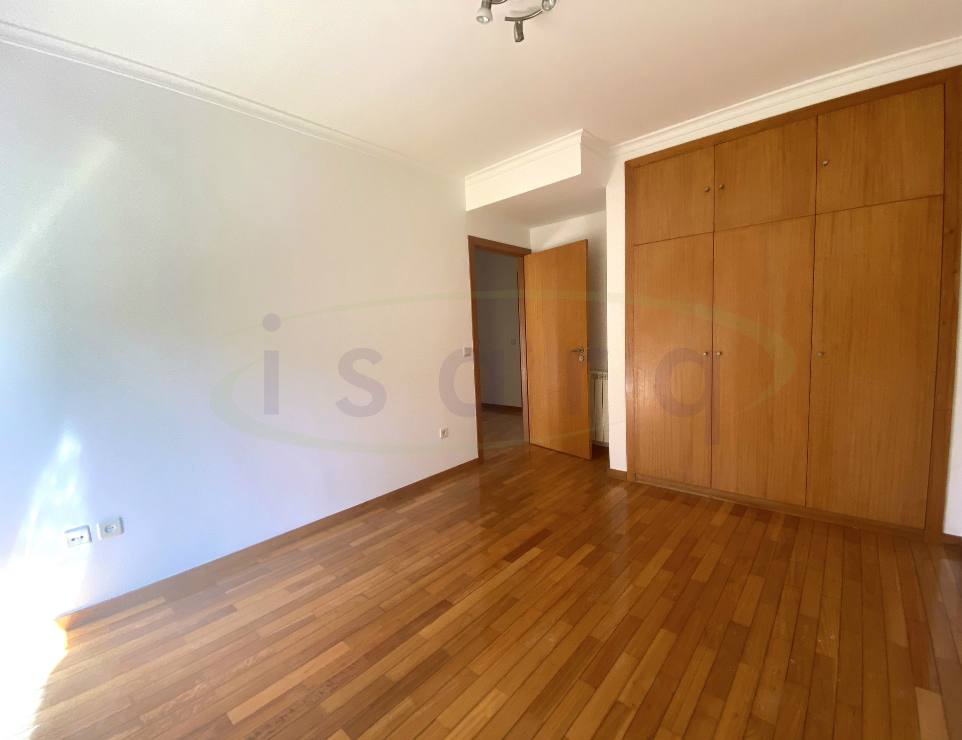 Appartamento con 3 camere da letto con ottimo balcone e 15 min (7km) dal centro di Maia;