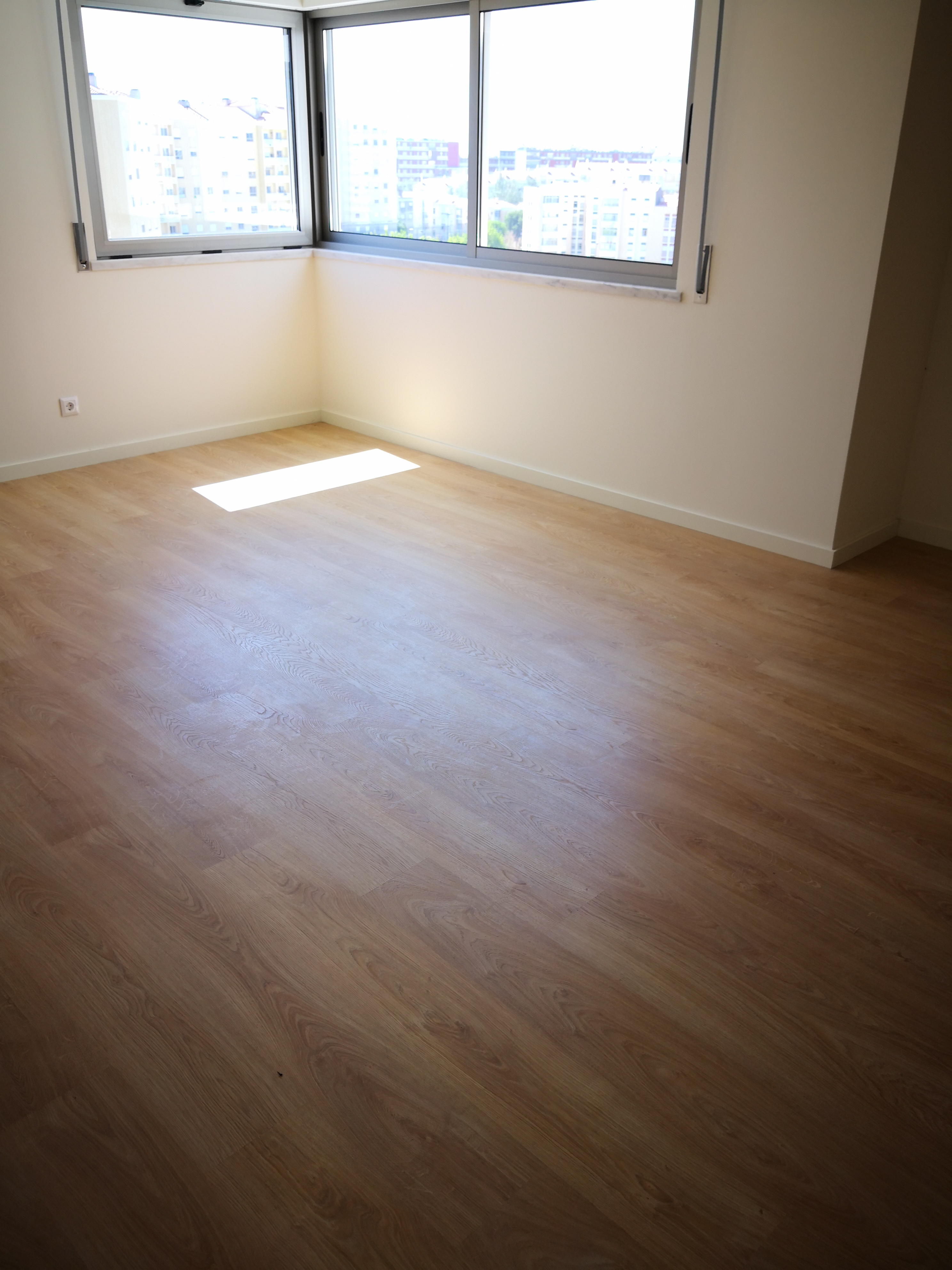 T1 - ARRENDAMENTO - COZINHA EQUIPADA - LUGAR DE ESTACIONAMENTO