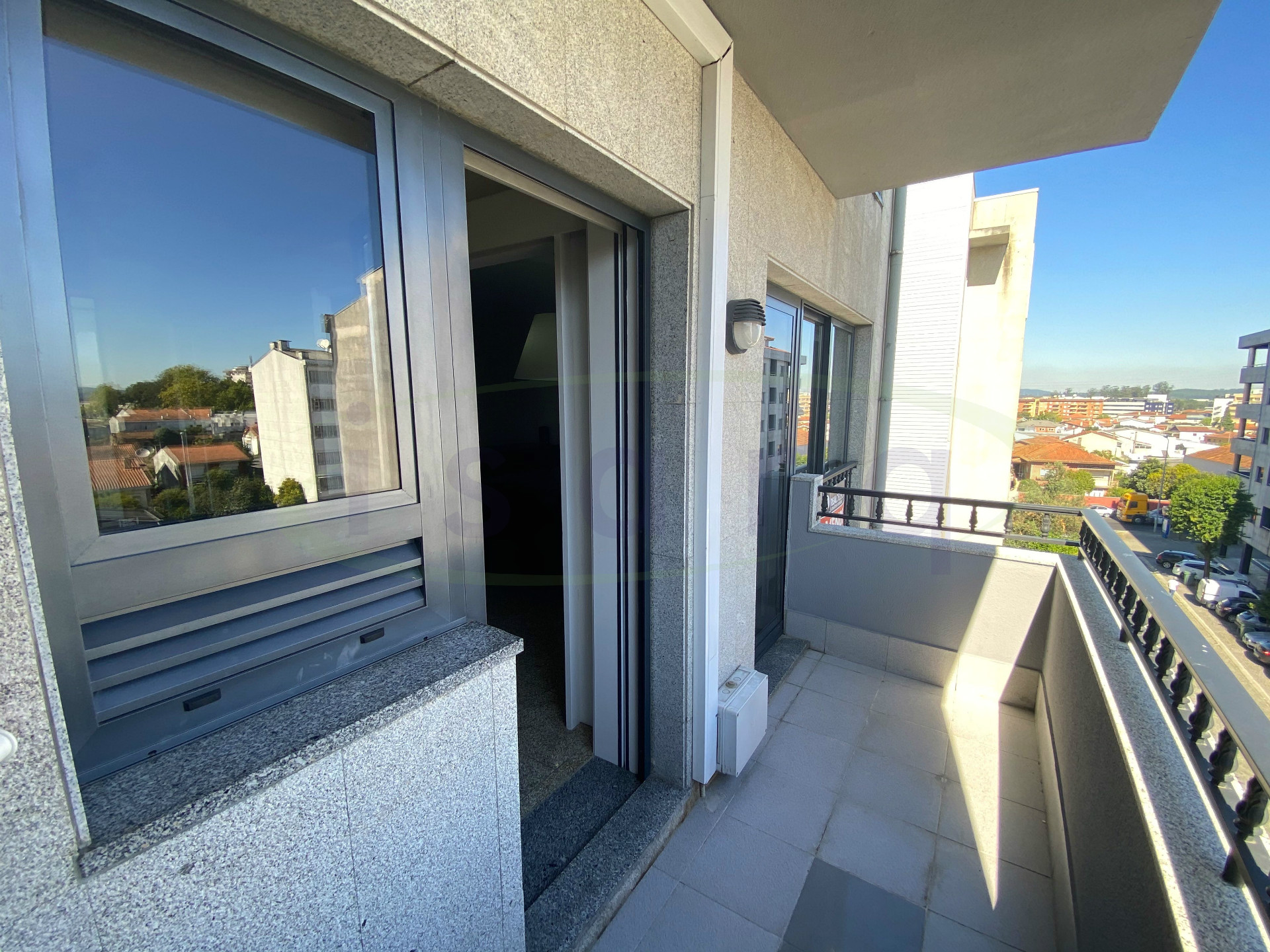 2 bedroom apartment in excellent condition in the center of Trofa;