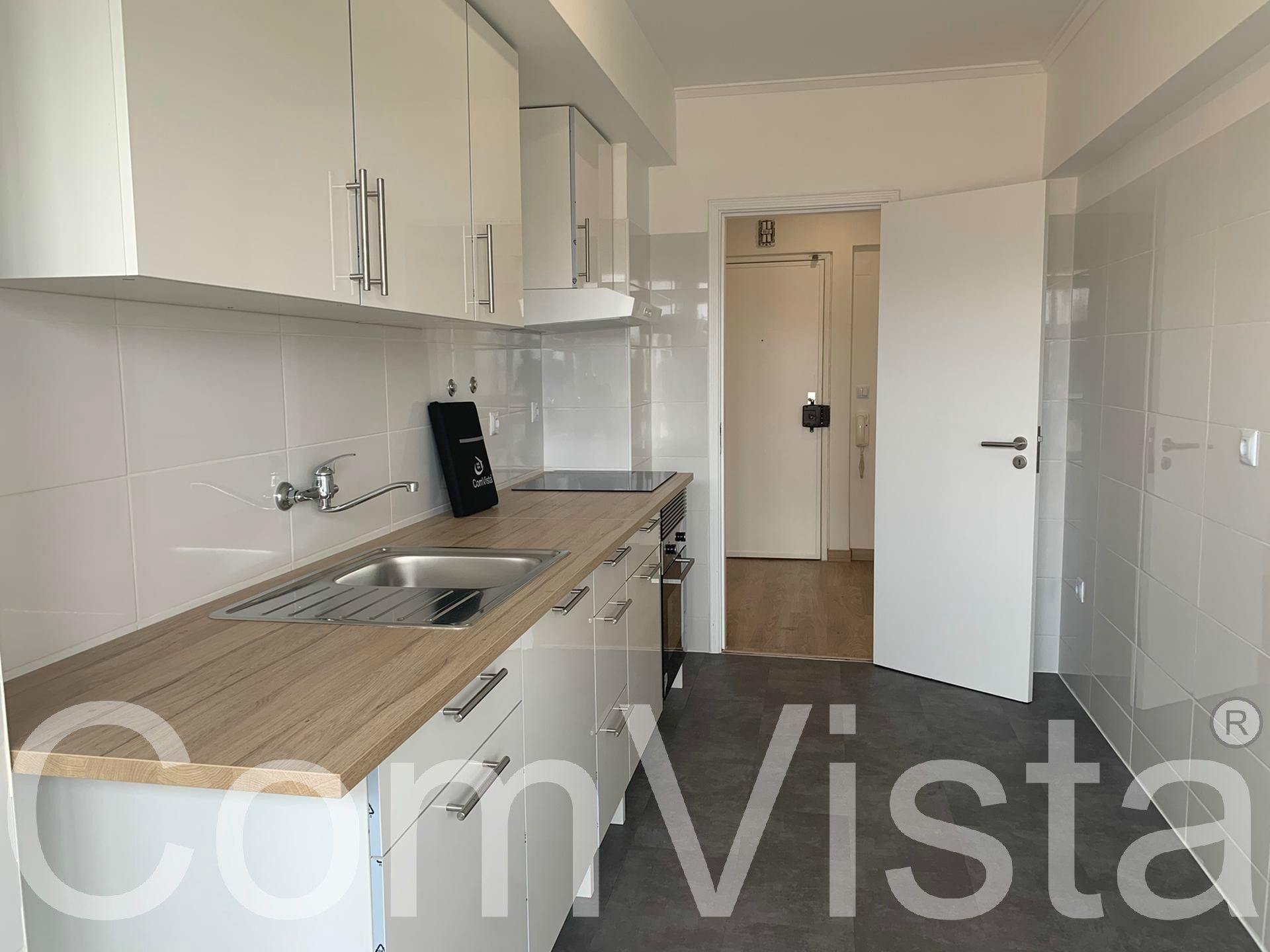 Apartamento T2 em Santa Clara, Lisboa, remodelado