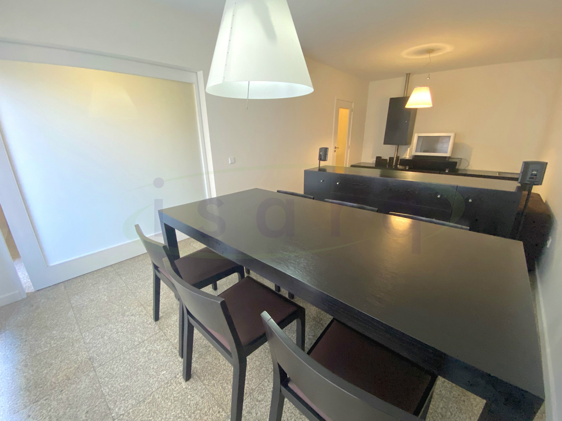 2 bedroom apartment in excellent condition in the center of Trofa;