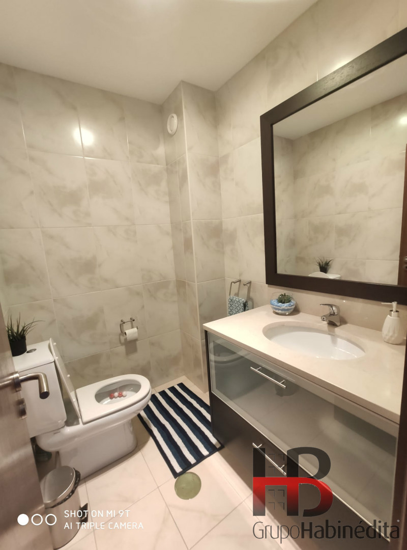 Luxuoso T3 mobilado com terraço.