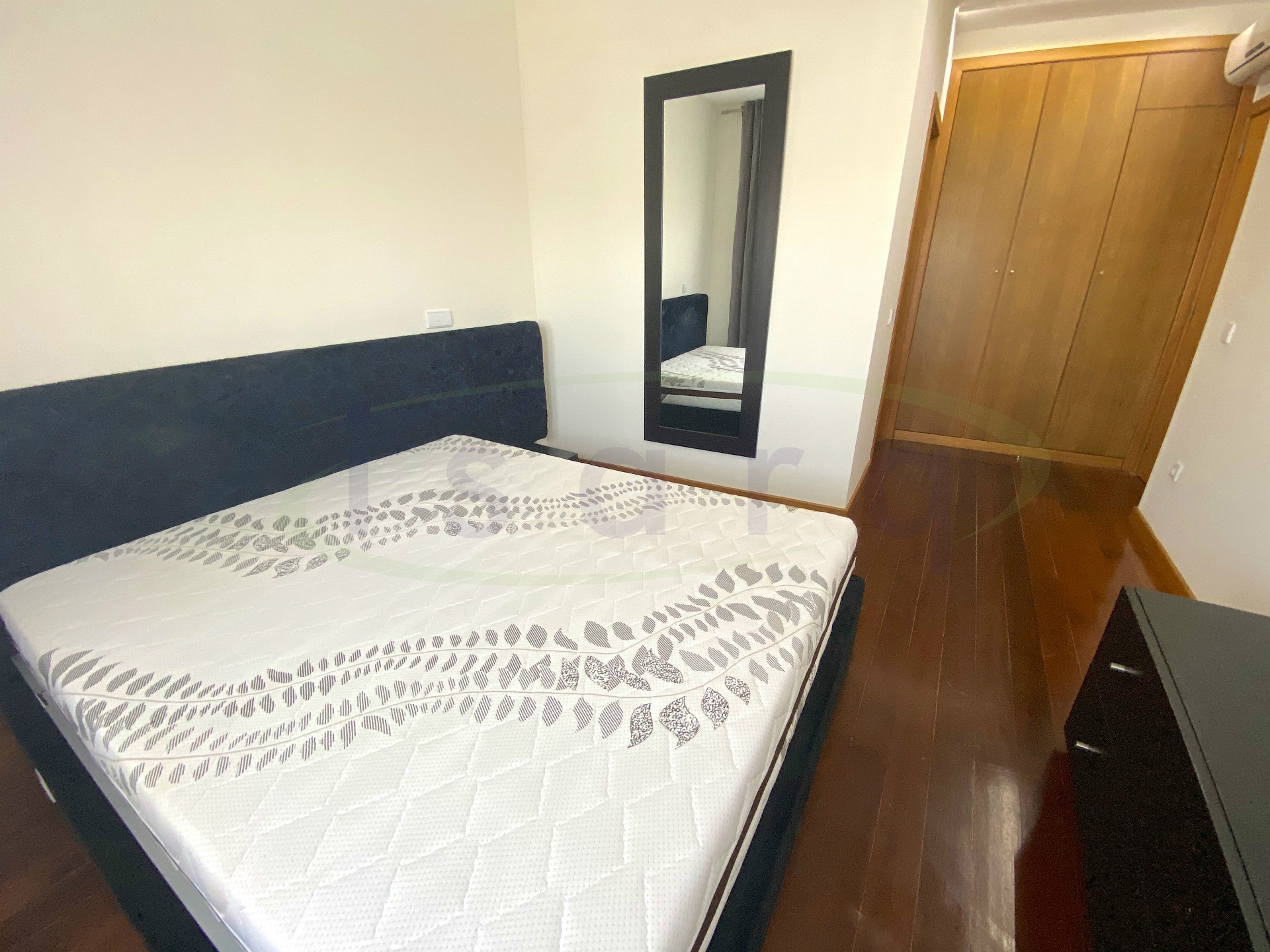 2 bedroom apartment in excellent condition in the center of Trofa;