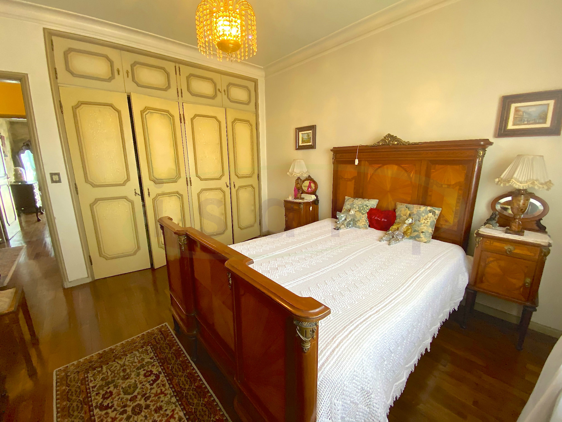 Maison T4 + Bureau + Salon au sous-sol, 4 façades et très bien situé près du Centre de Maia.