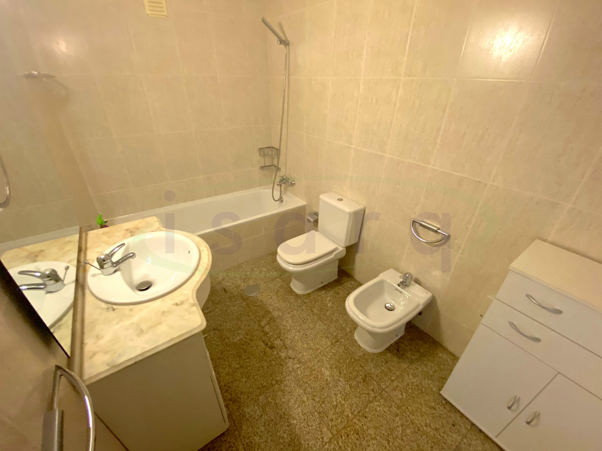 2 bedroom apartment in excellent condition in the center of Trofa;