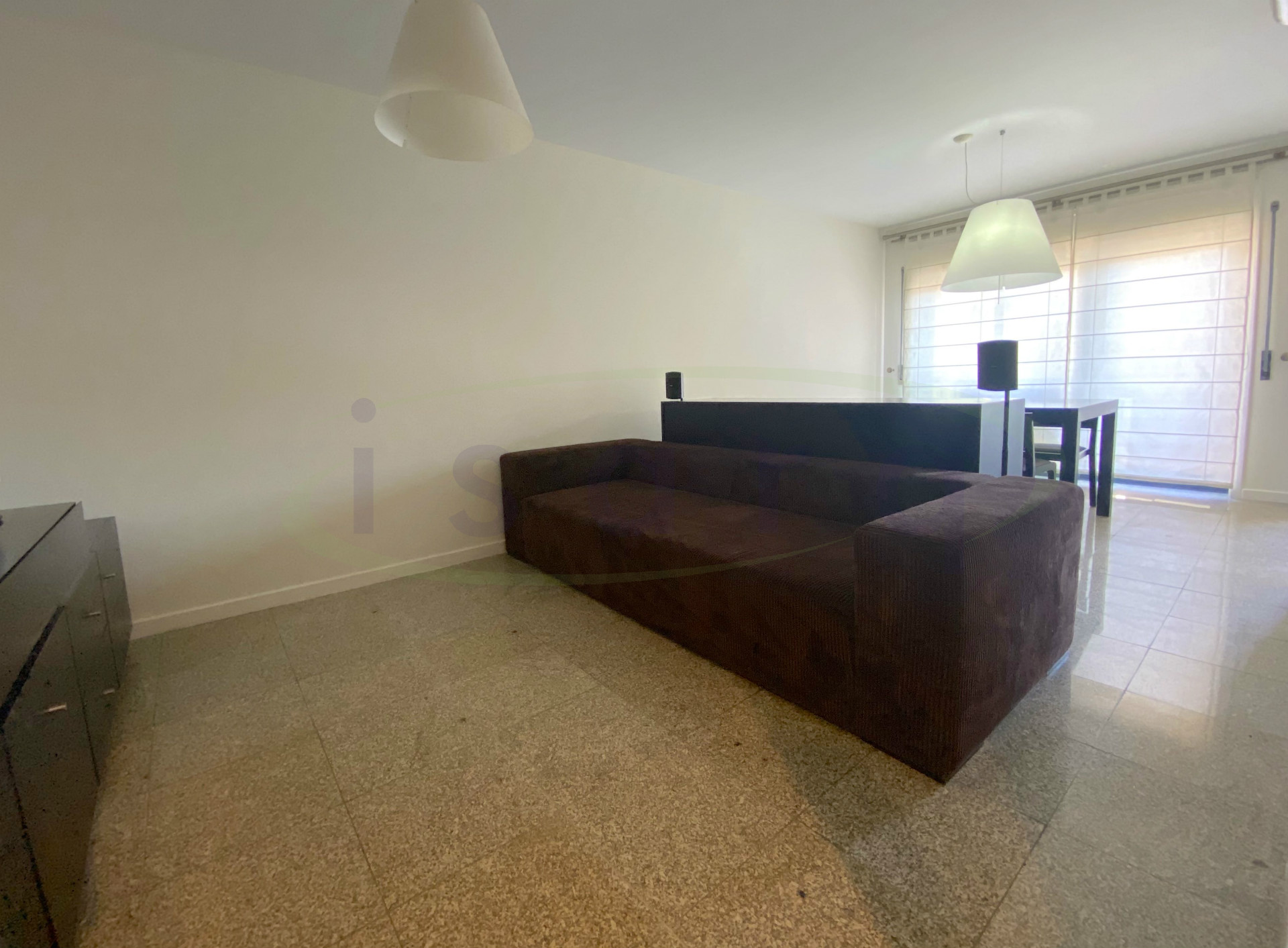 2 bedroom apartment in excellent condition in the center of Trofa;