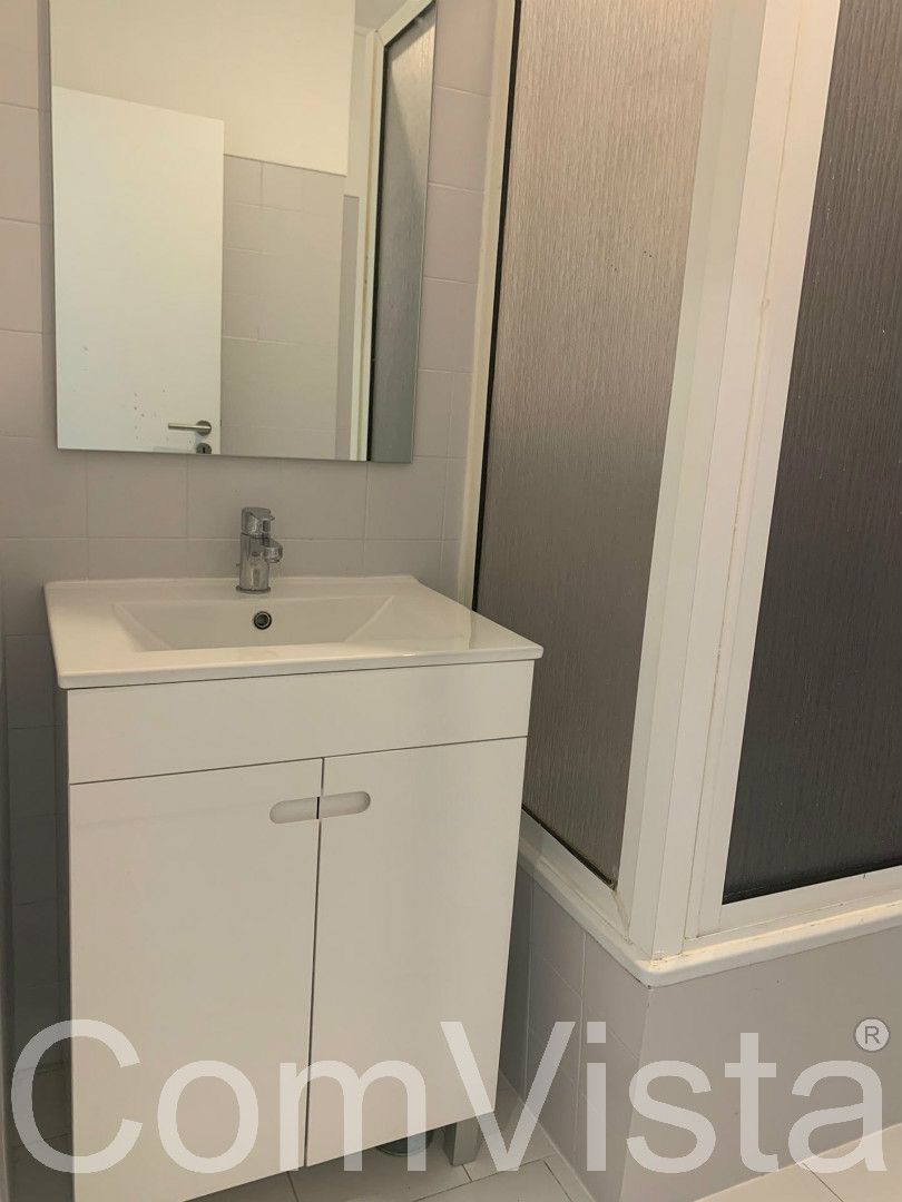 Apartamento T2 em Santa Clara, Lisboa, remodelado