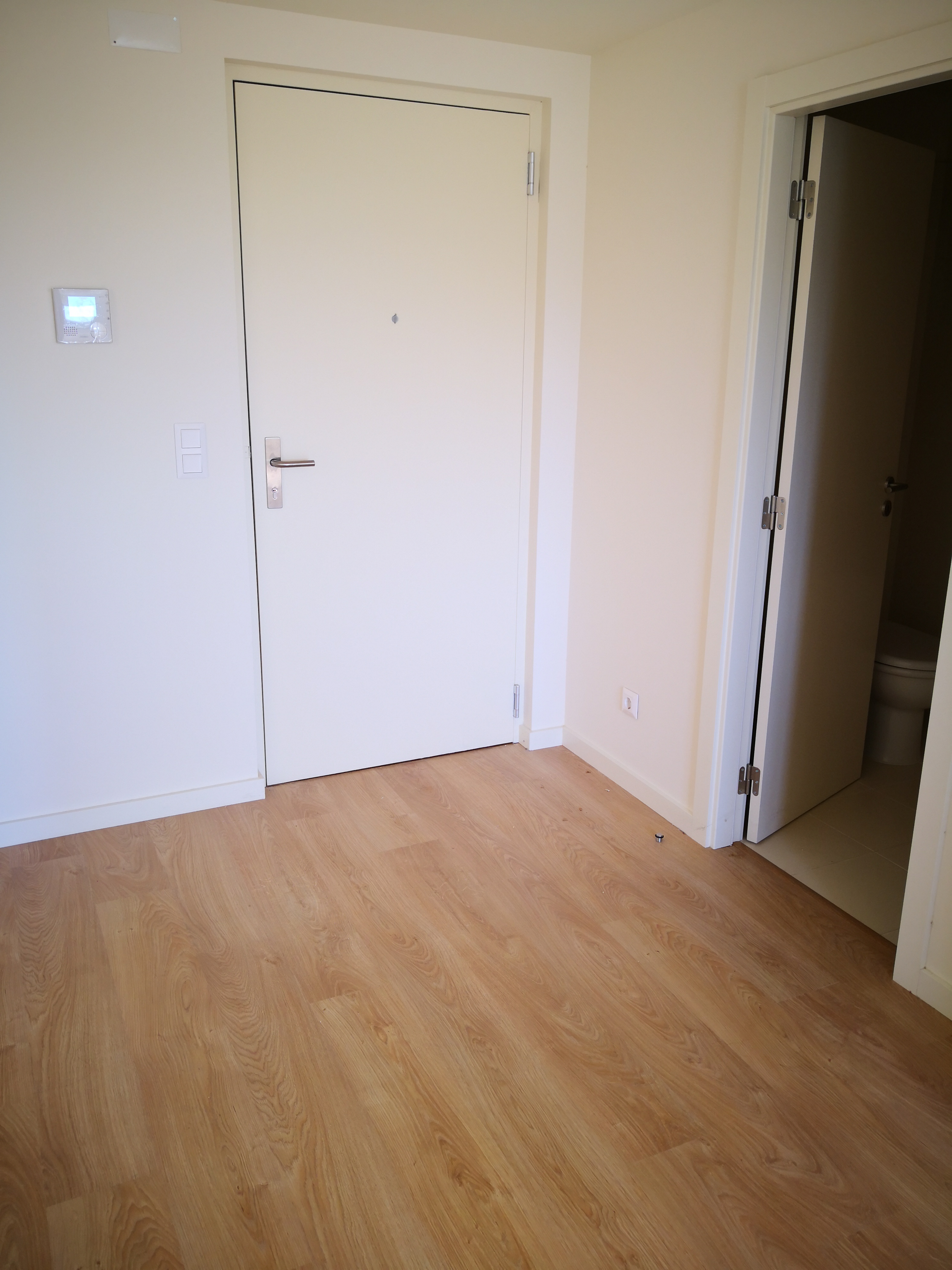 T1 - ARRENDAMENTO - COZINHA EQUIPADA - LUGAR DE ESTACIONAMENTO