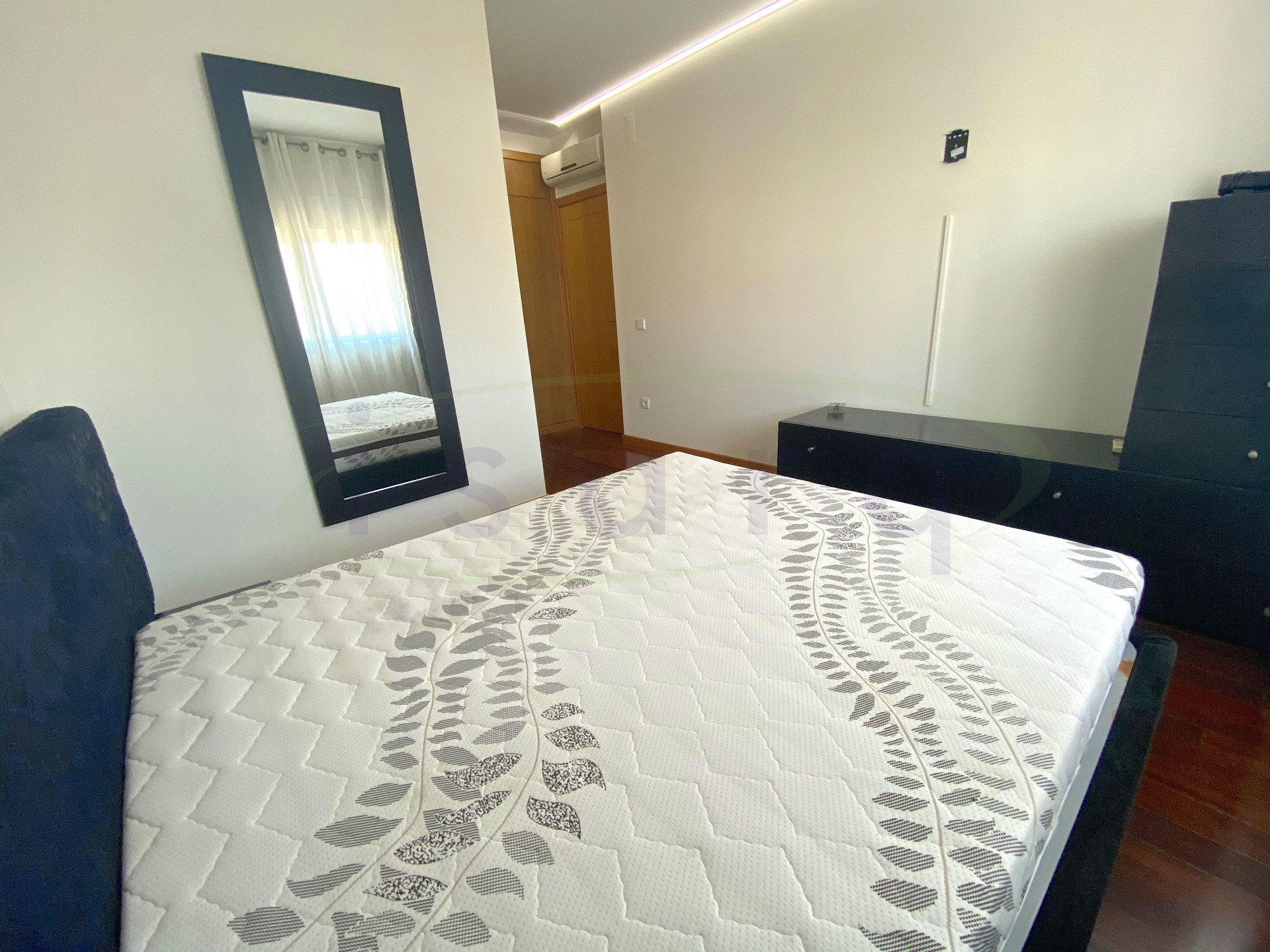 2 bedroom apartment in excellent condition in the center of Trofa;