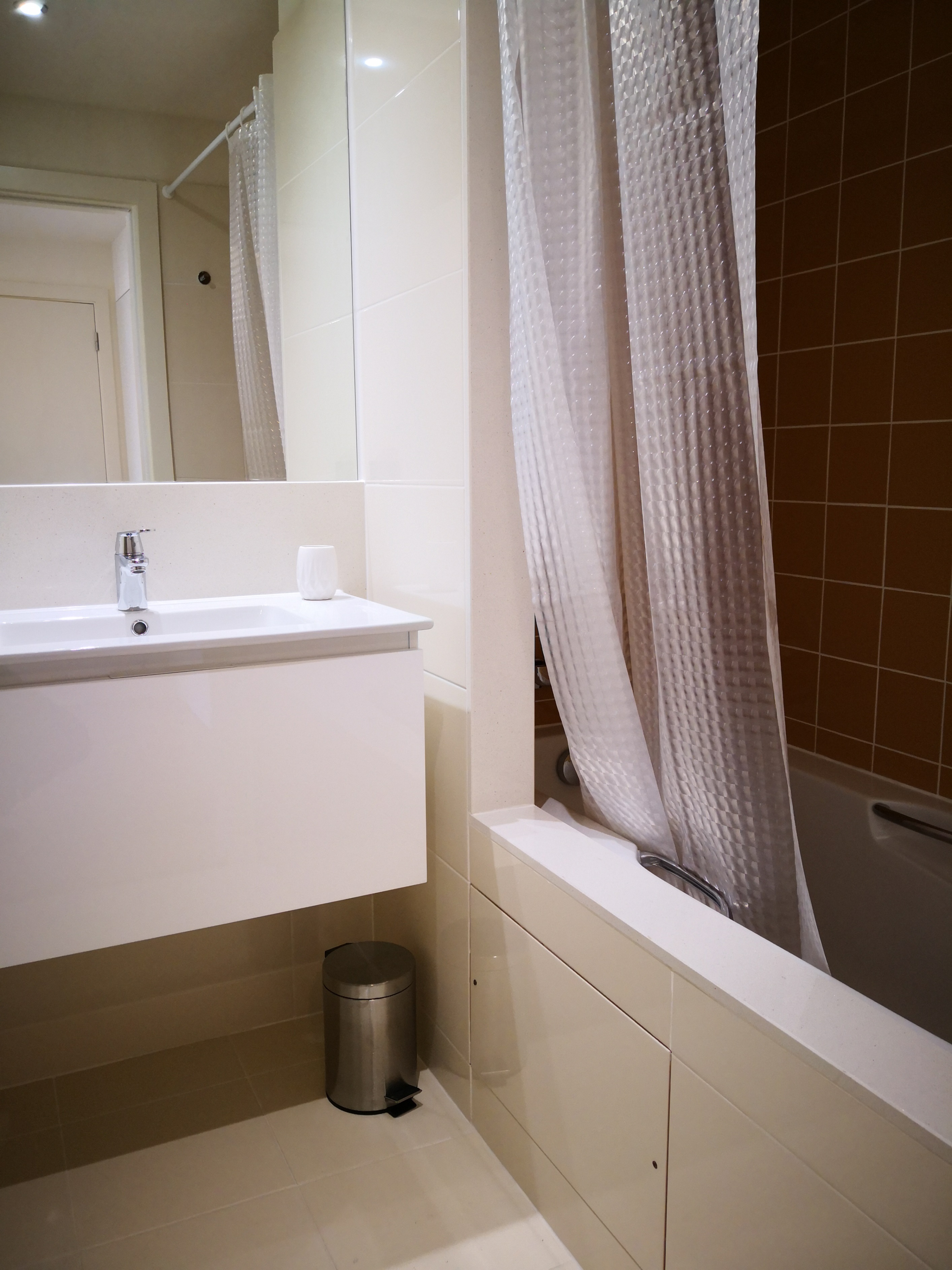 T2 - Arrendamento - Mobilado - 2 Lugares de Estacionamento e Arrecadação