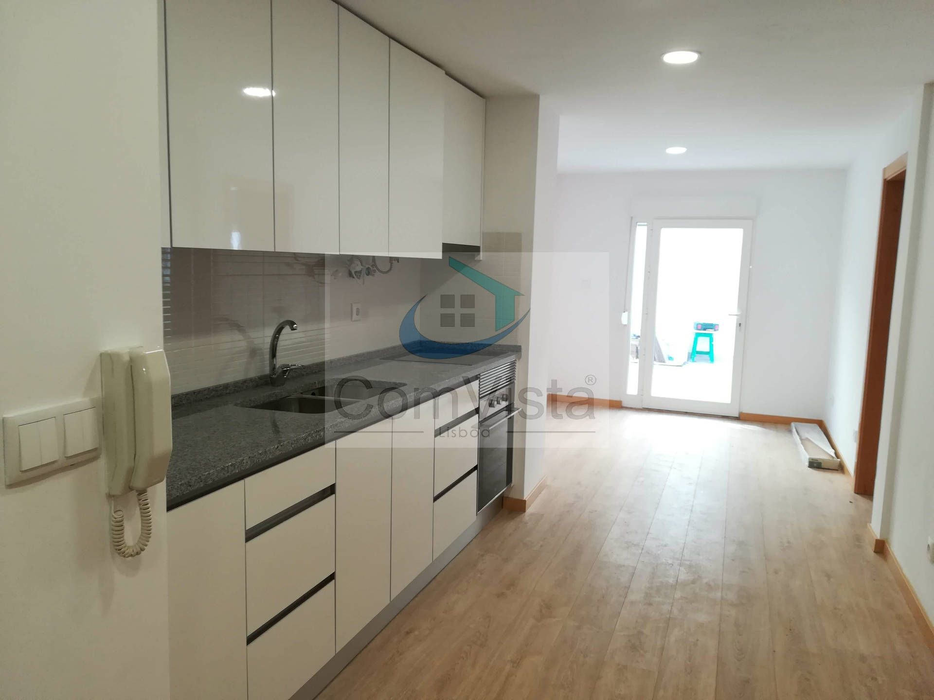 T1+1 com execelente logradouro em Benfica