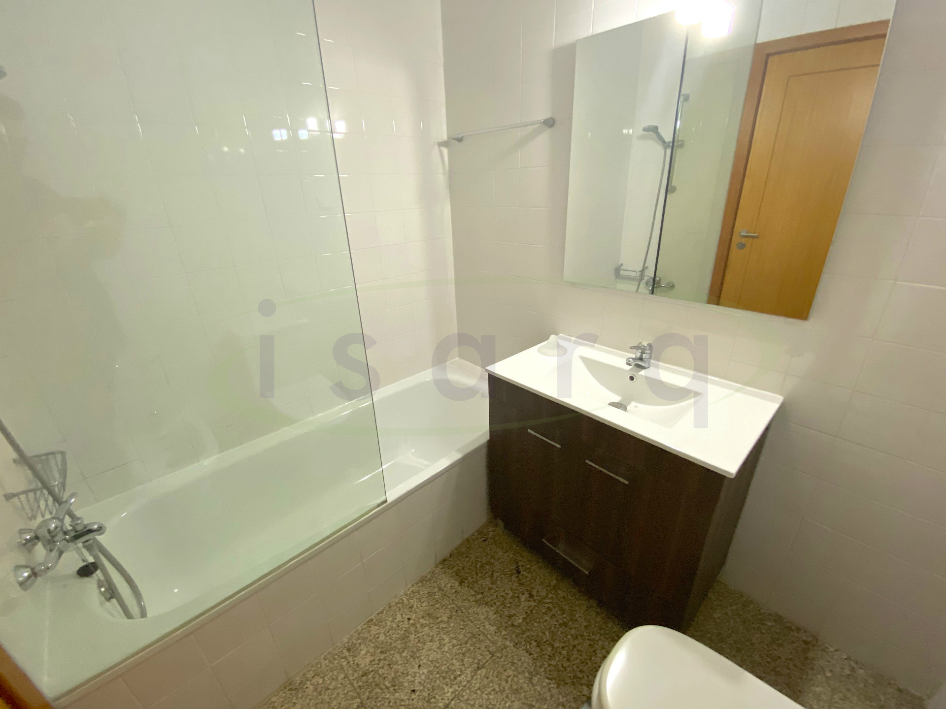 2 bedroom apartment in excellent condition in the center of Trofa;