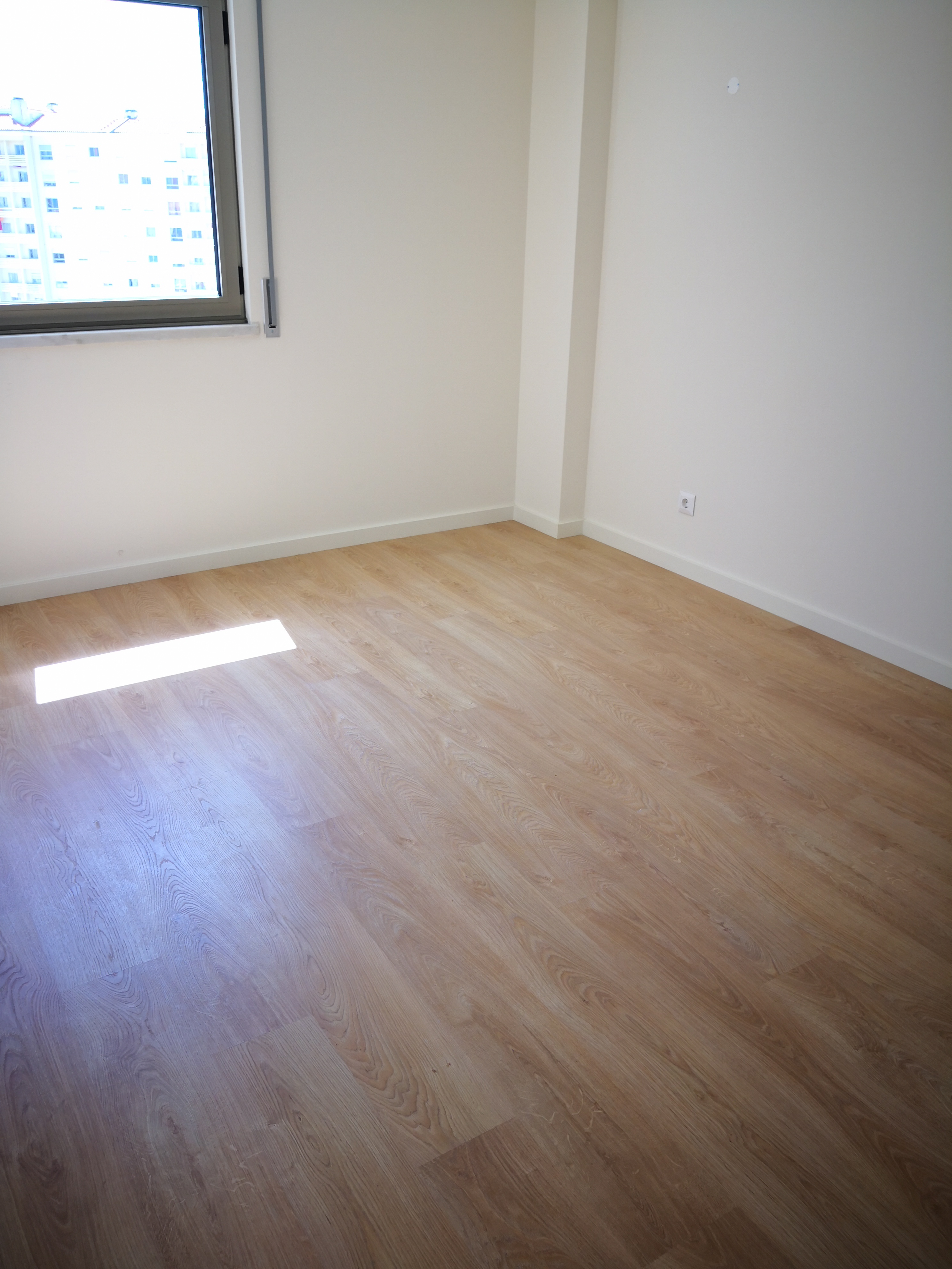 T1 - ARRENDAMENTO - COZINHA EQUIPADA - LUGAR DE ESTACIONAMENTO