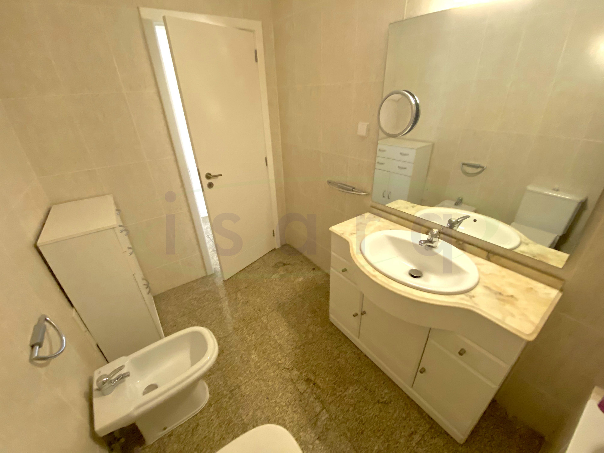 2 bedroom apartment in excellent condition in the center of Trofa;