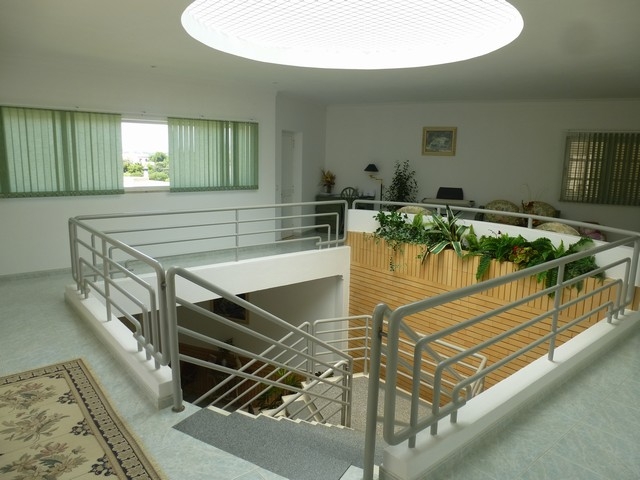 Moradia de 4 Frentes com Piscina perto da praia