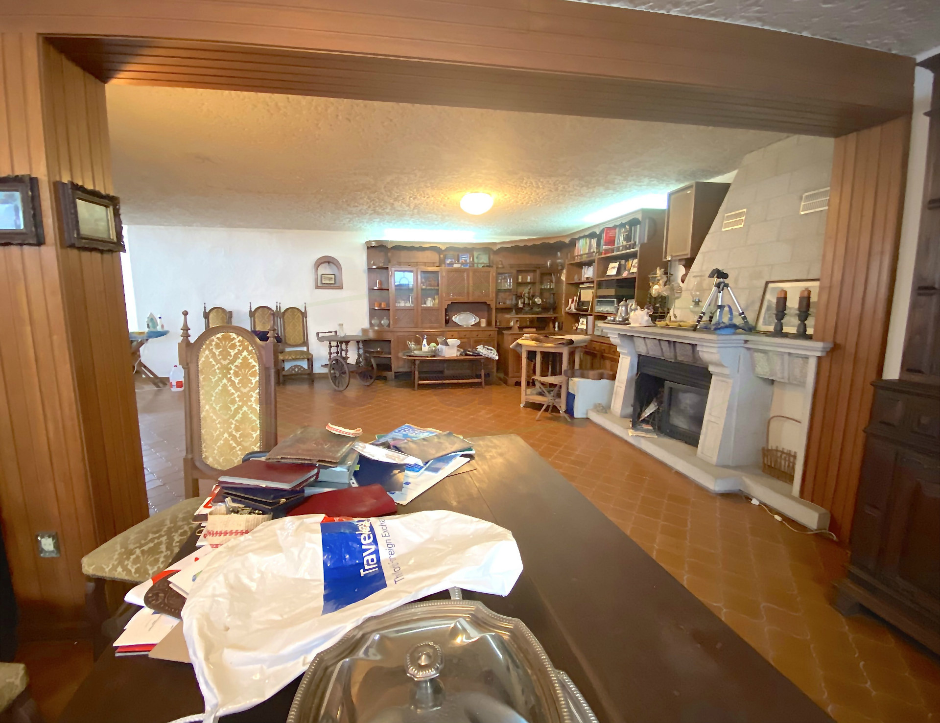 Maison T4 + Bureau + Salon au sous-sol, 4 façades et très bien situé près du Centre de Maia.