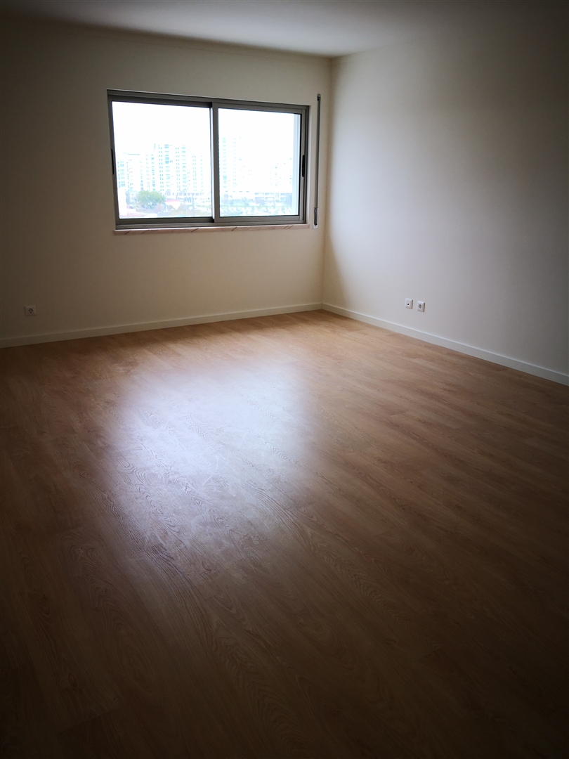 T1 - ARRENDAMENTO  - 1 ESPAÇO DUPLO DE ESTACIONAMENTO E ARRECADAÇÃO