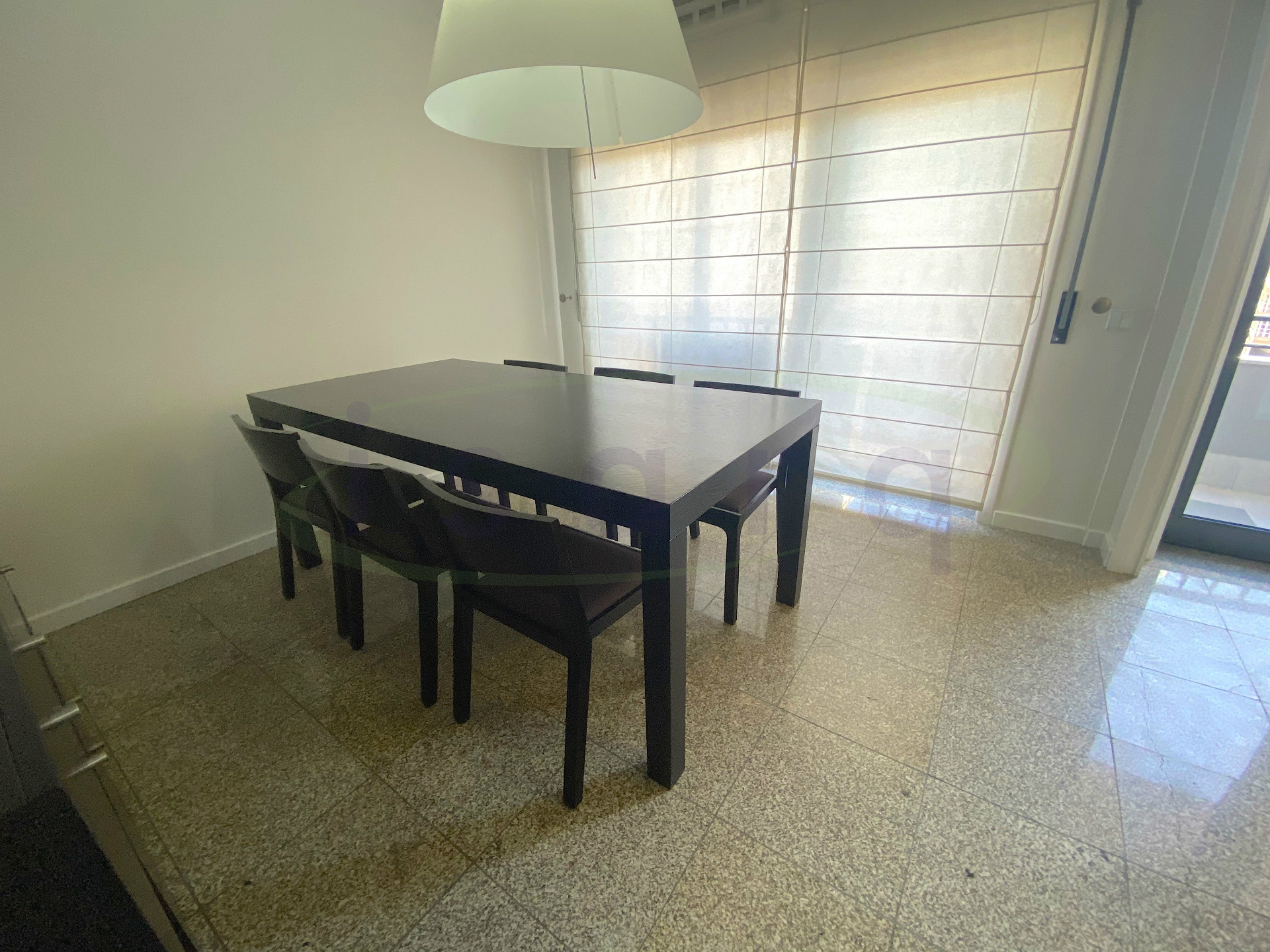 2 bedroom apartment in excellent condition in the center of Trofa;