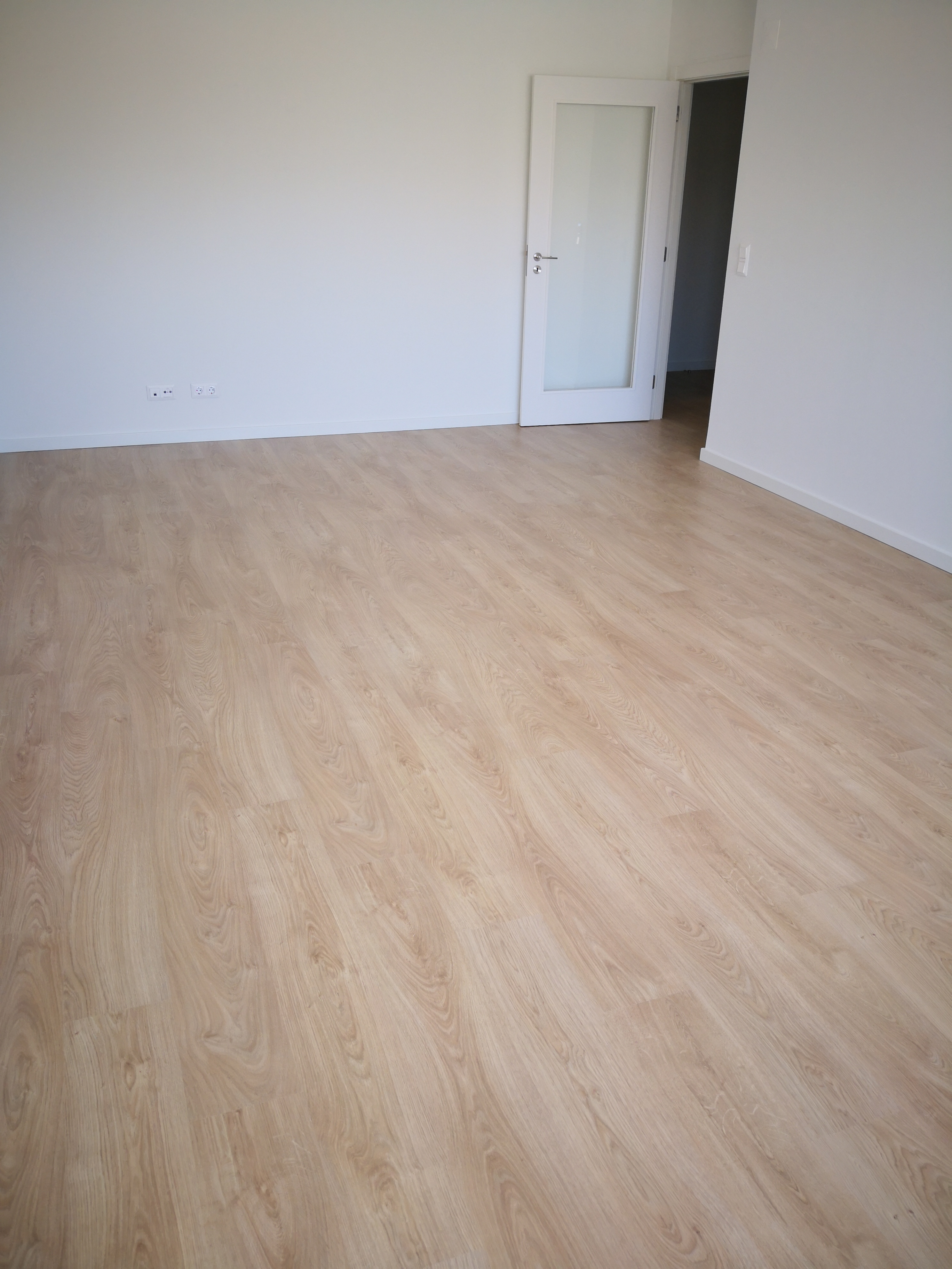 T2- ARRENDAMENTO - NOVO - 94,20 M2 - LUGAR DE ESTACIONAMENTO E ARRECADAÇÃO