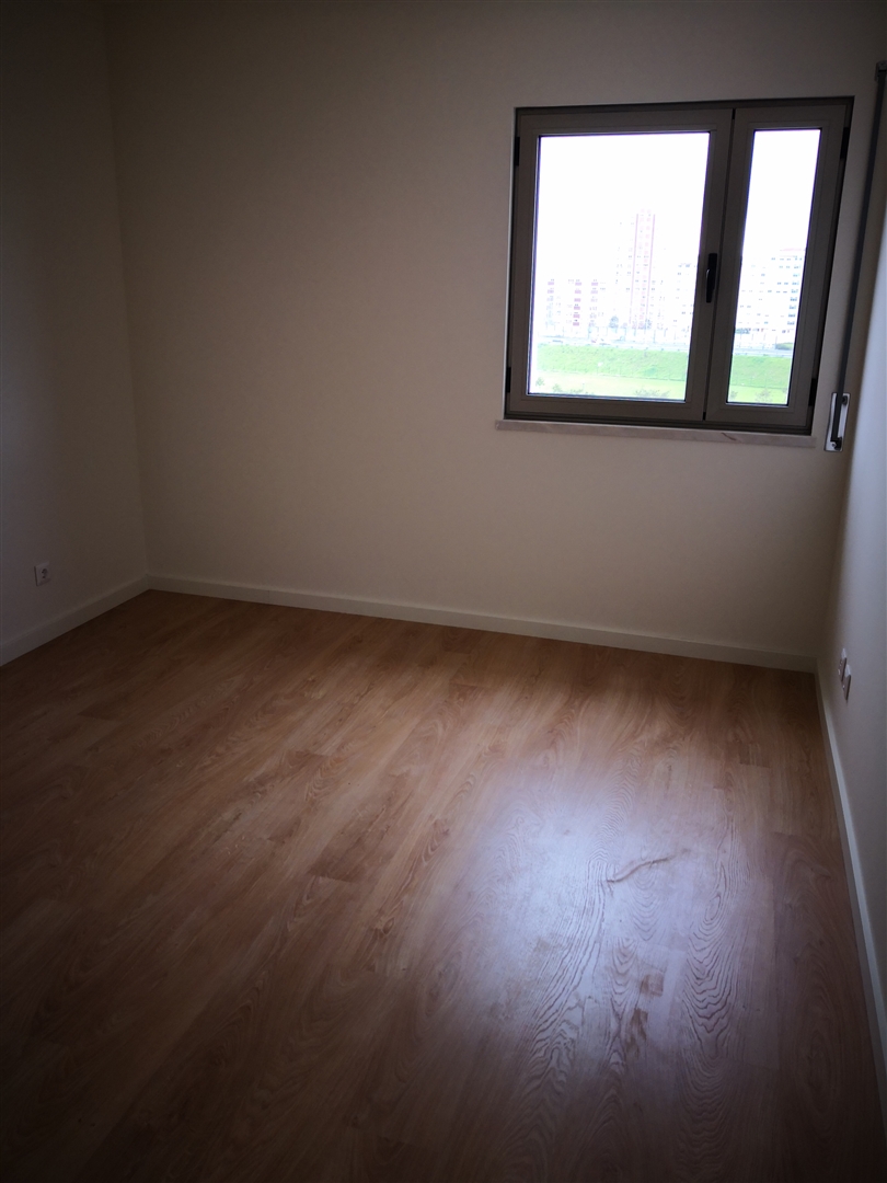 T1 - ARRENDAMENTO  - 1 ESPAÇO DUPLO DE ESTACIONAMENTO E ARRECADAÇÃO