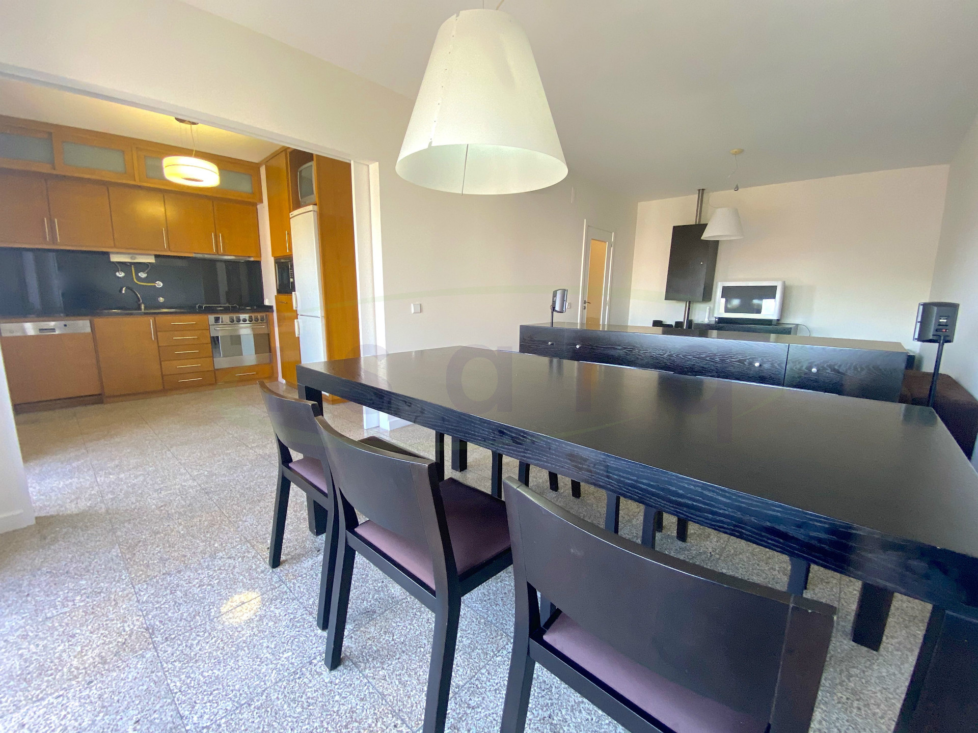 2 bedroom apartment in excellent condition in the center of Trofa;