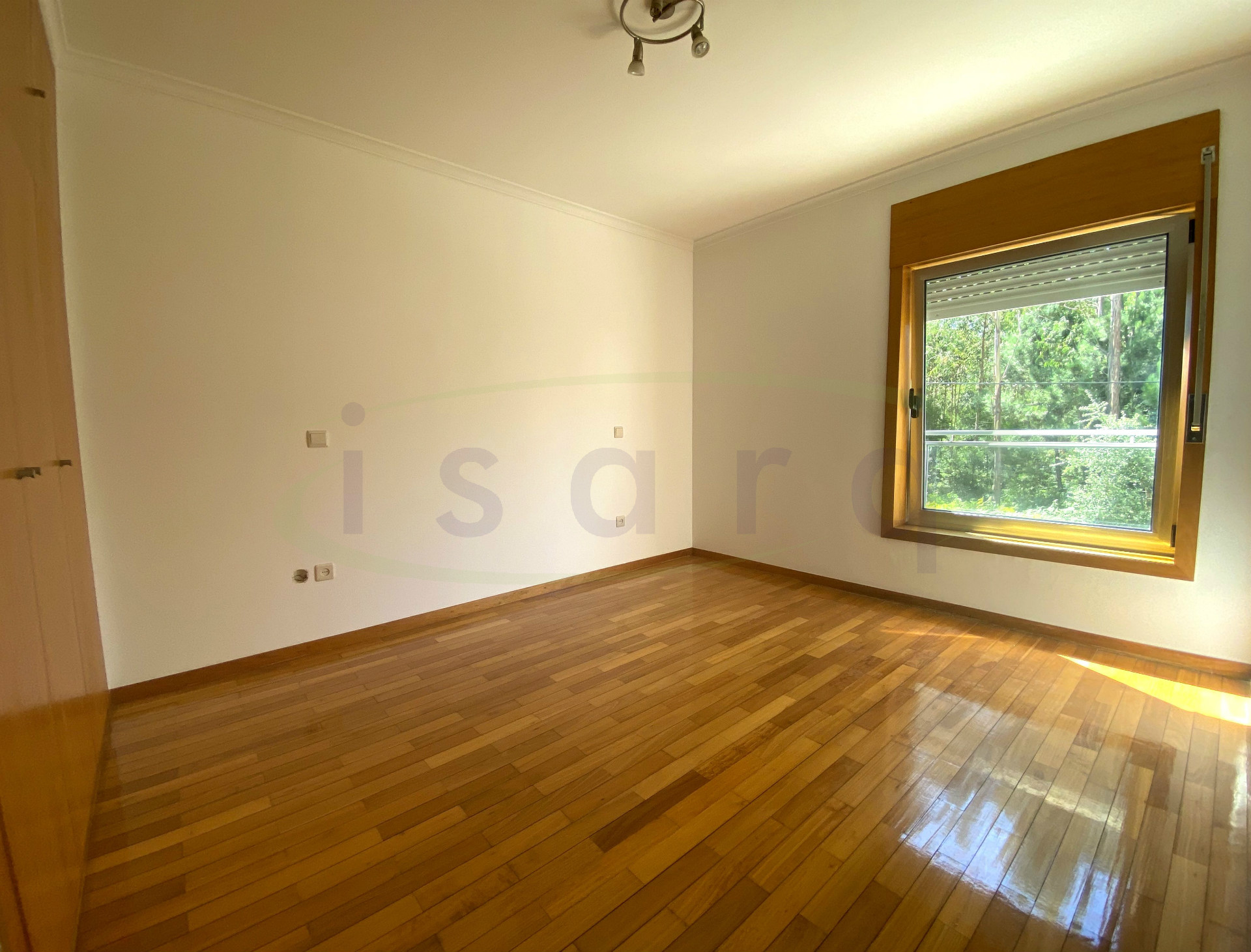 Appartamento con 3 camere da letto con ottimo balcone e 15 min (7km) dal centro di Maia;