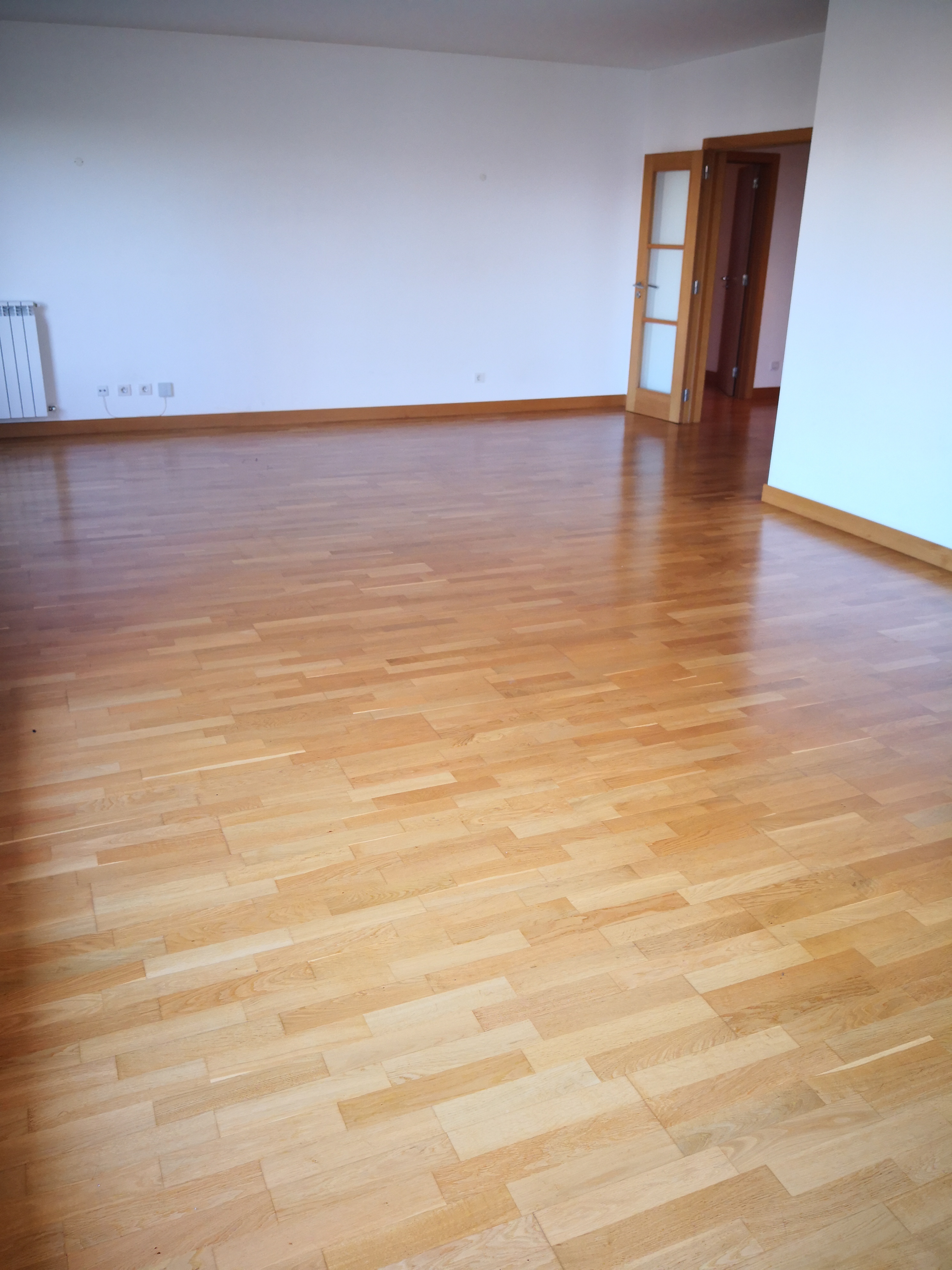 T3 - Venda - 176,20 m2 - 3 Lugares de Estacionamento e Arrecadação