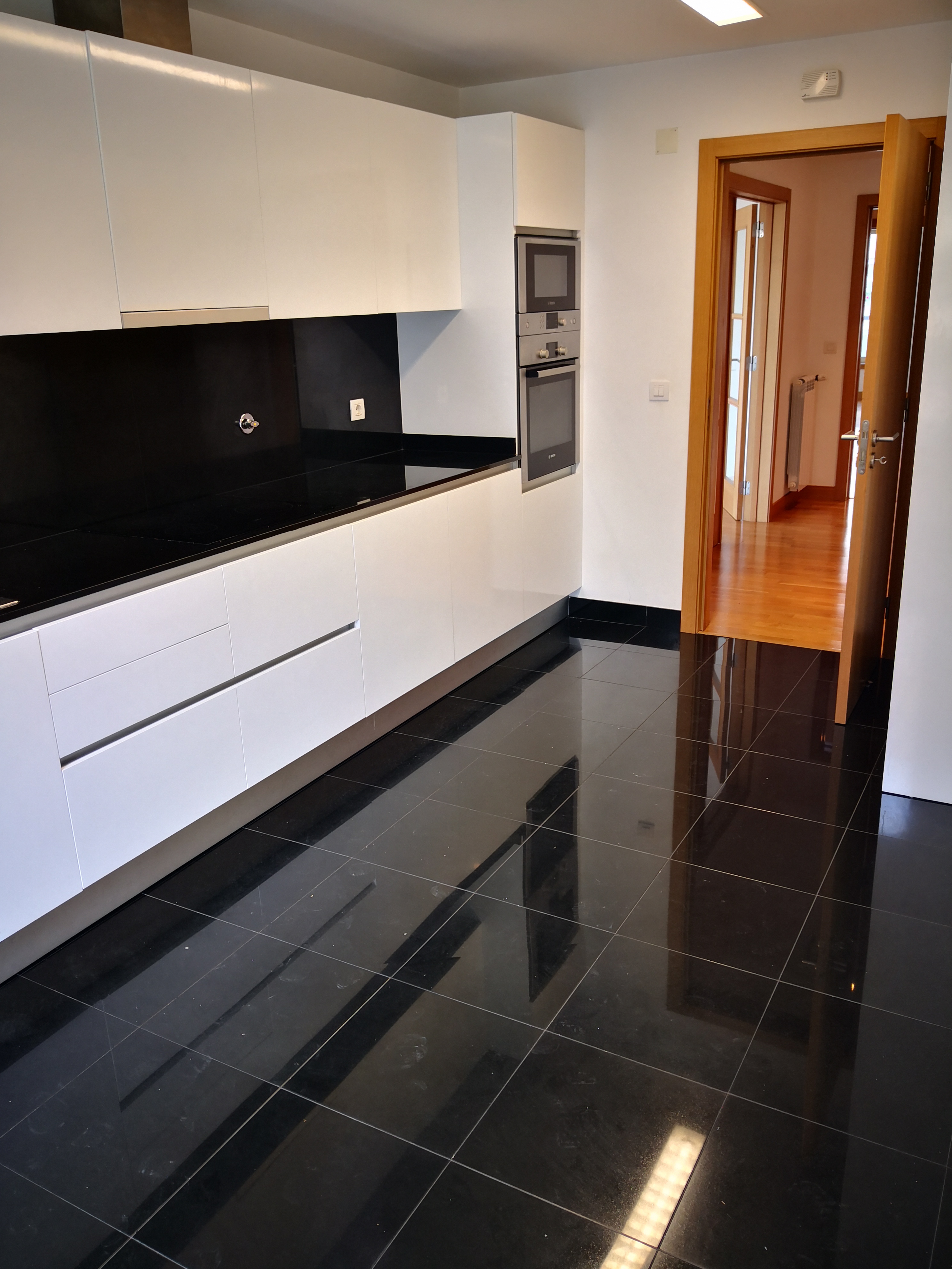 T3 - Venda - 176,20 m2 - 3 Lugares de Estacionamento e Arrecadação