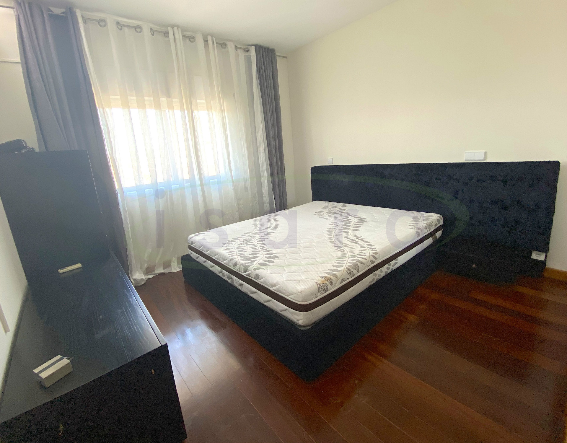 2 bedroom apartment in excellent condition in the center of Trofa;