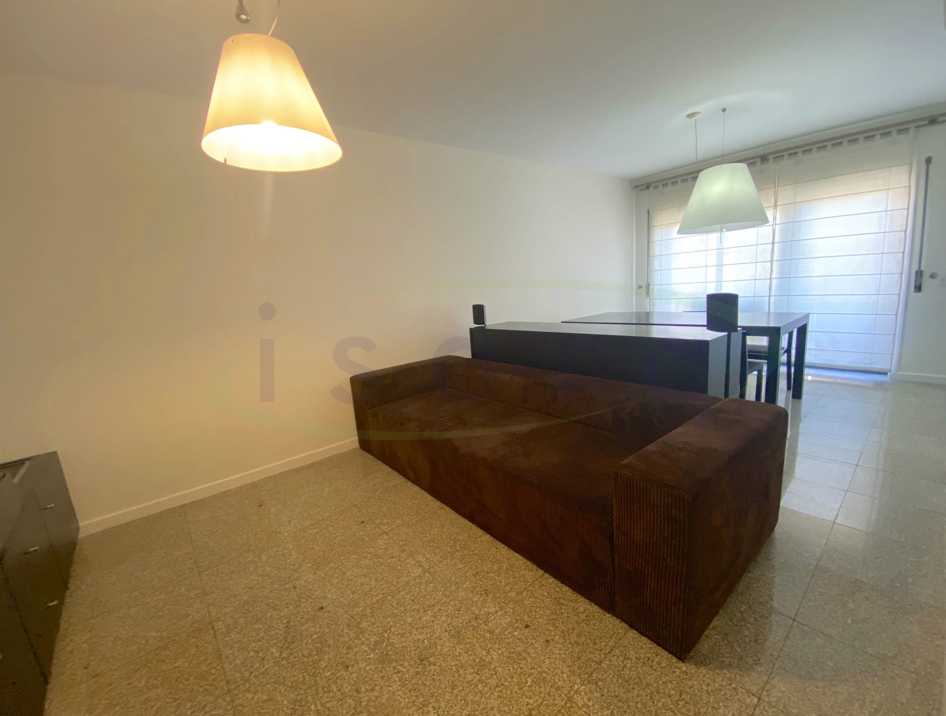 2 bedroom apartment in excellent condition in the center of Trofa;