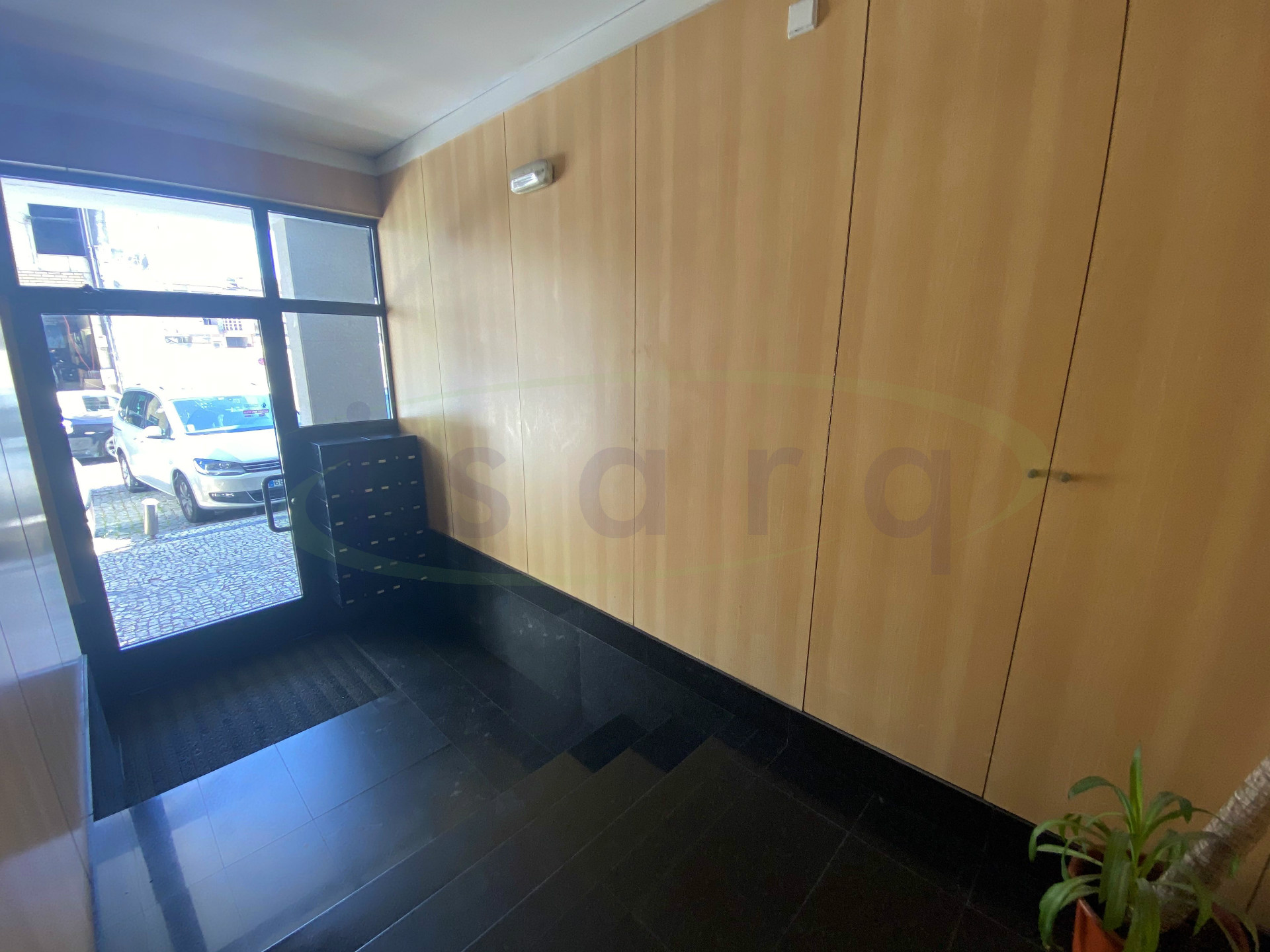 2 bedroom apartment in excellent condition in the center of Trofa;