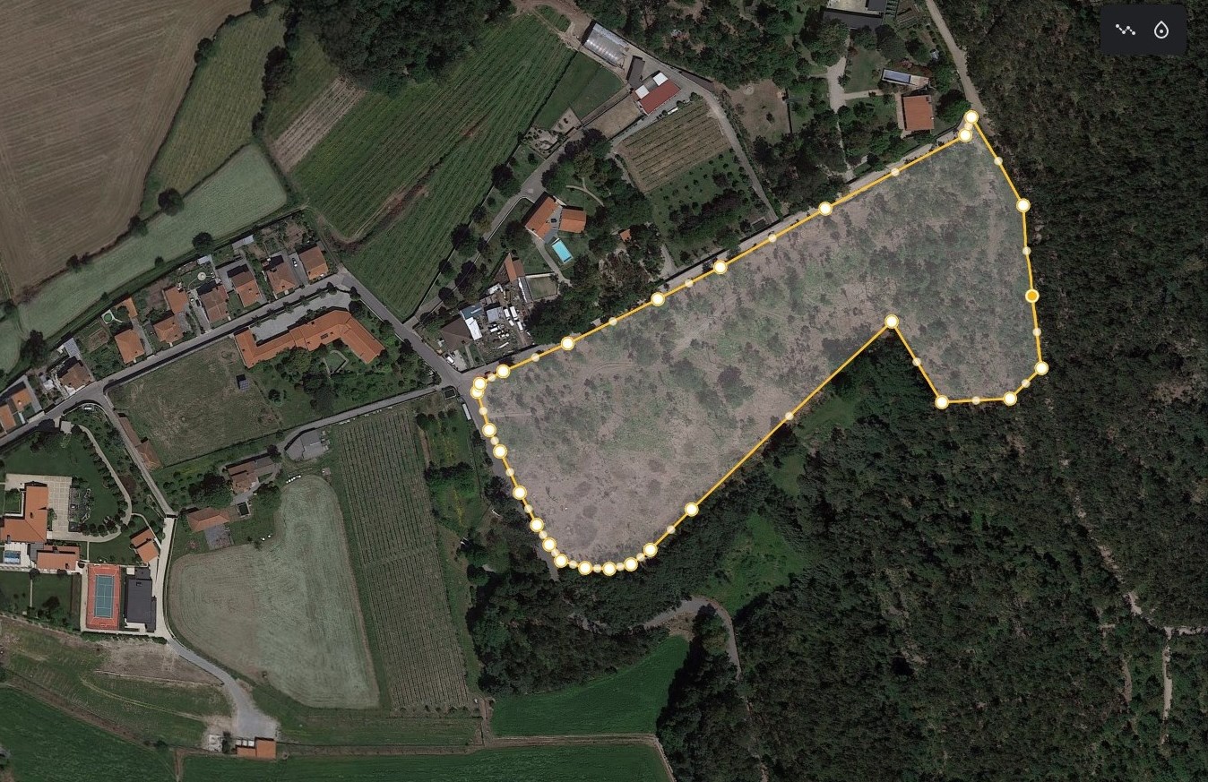 Land for sale in Vila Nova de Famalicão, Portugal — €600,000