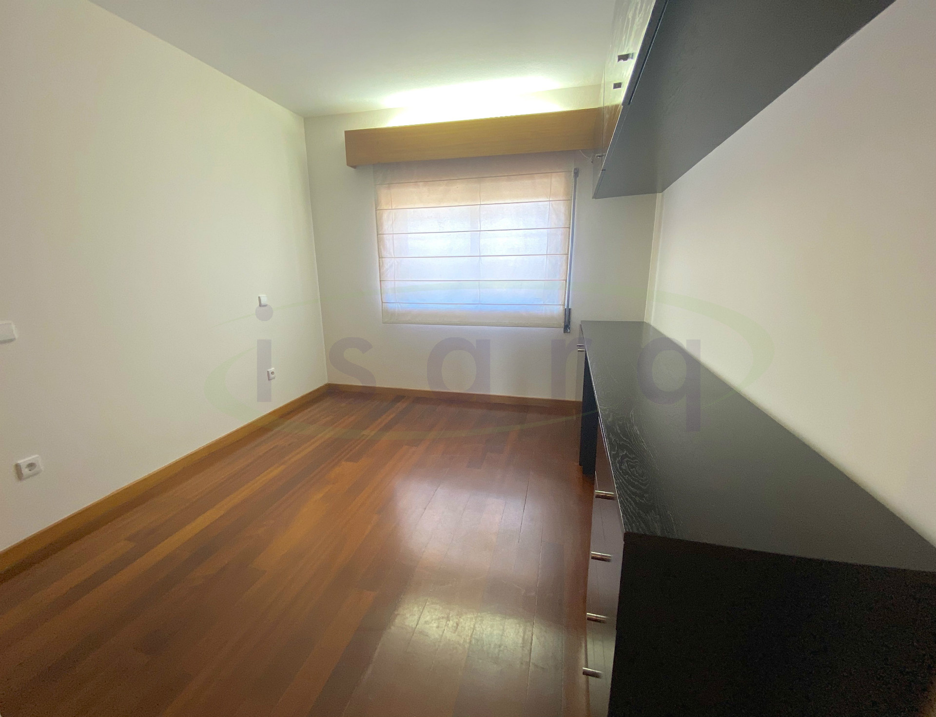 2 bedroom apartment in excellent condition in the center of Trofa;