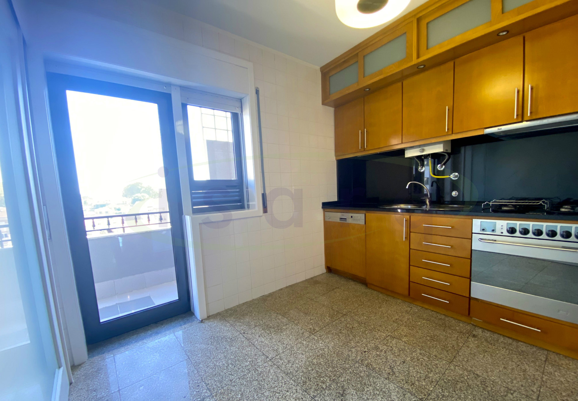 2 bedroom apartment in excellent condition in the center of Trofa;