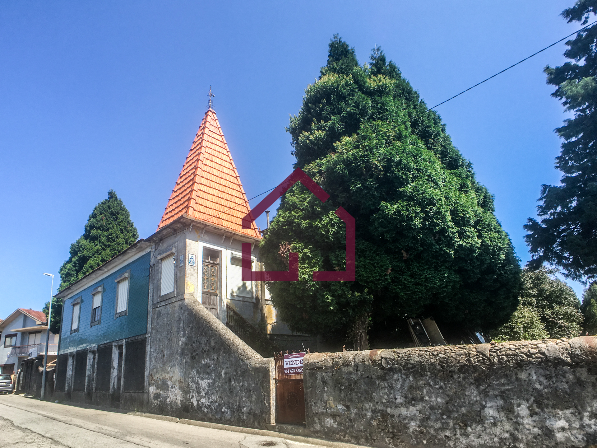 Quinta com Moradia Centenária para Recuperar - Sanguedo