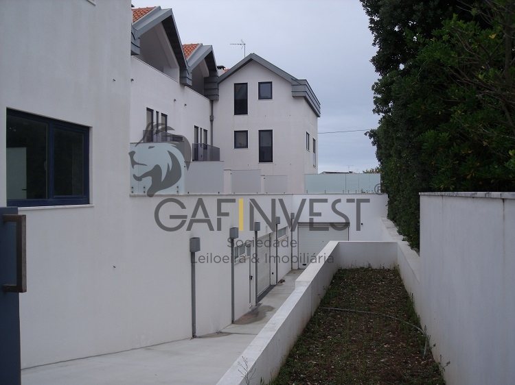 Maison dans village 5 Chambre(s)+1