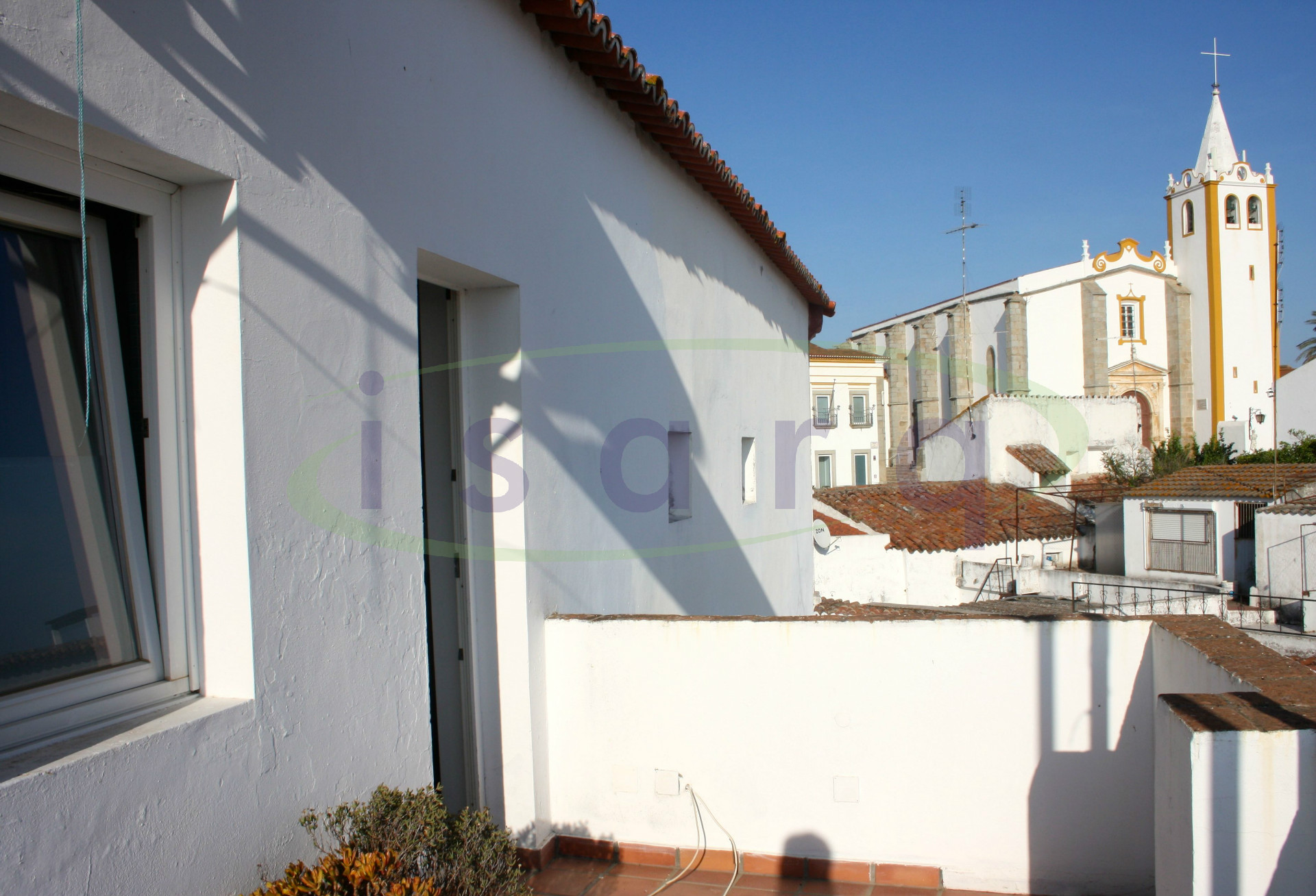 Moradia T4 com piscina no centro histórico de Arronches